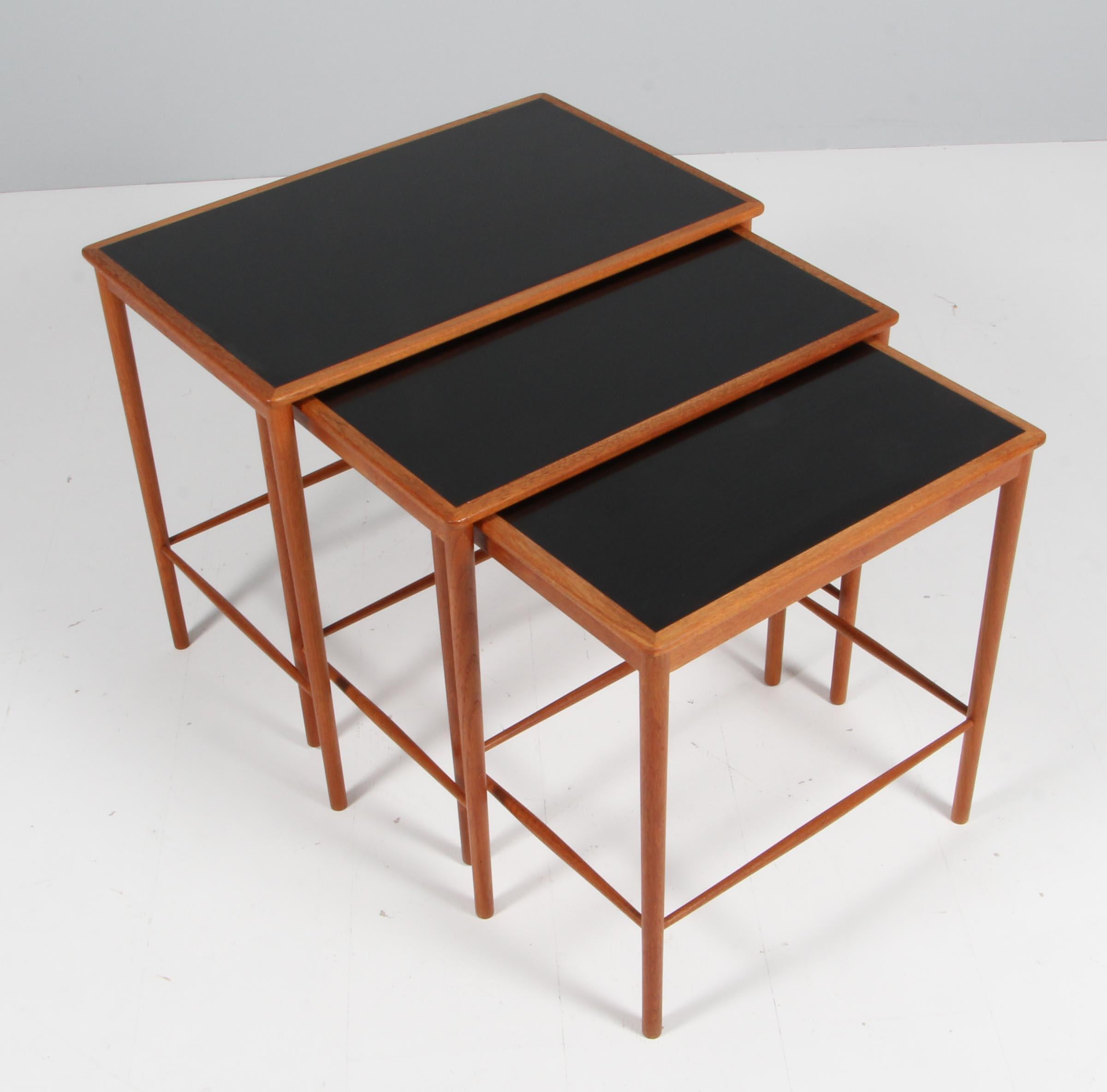 Ole Wanscher nesting tables with frame of teak. Black formica.


Made by Poul Jeppesen.