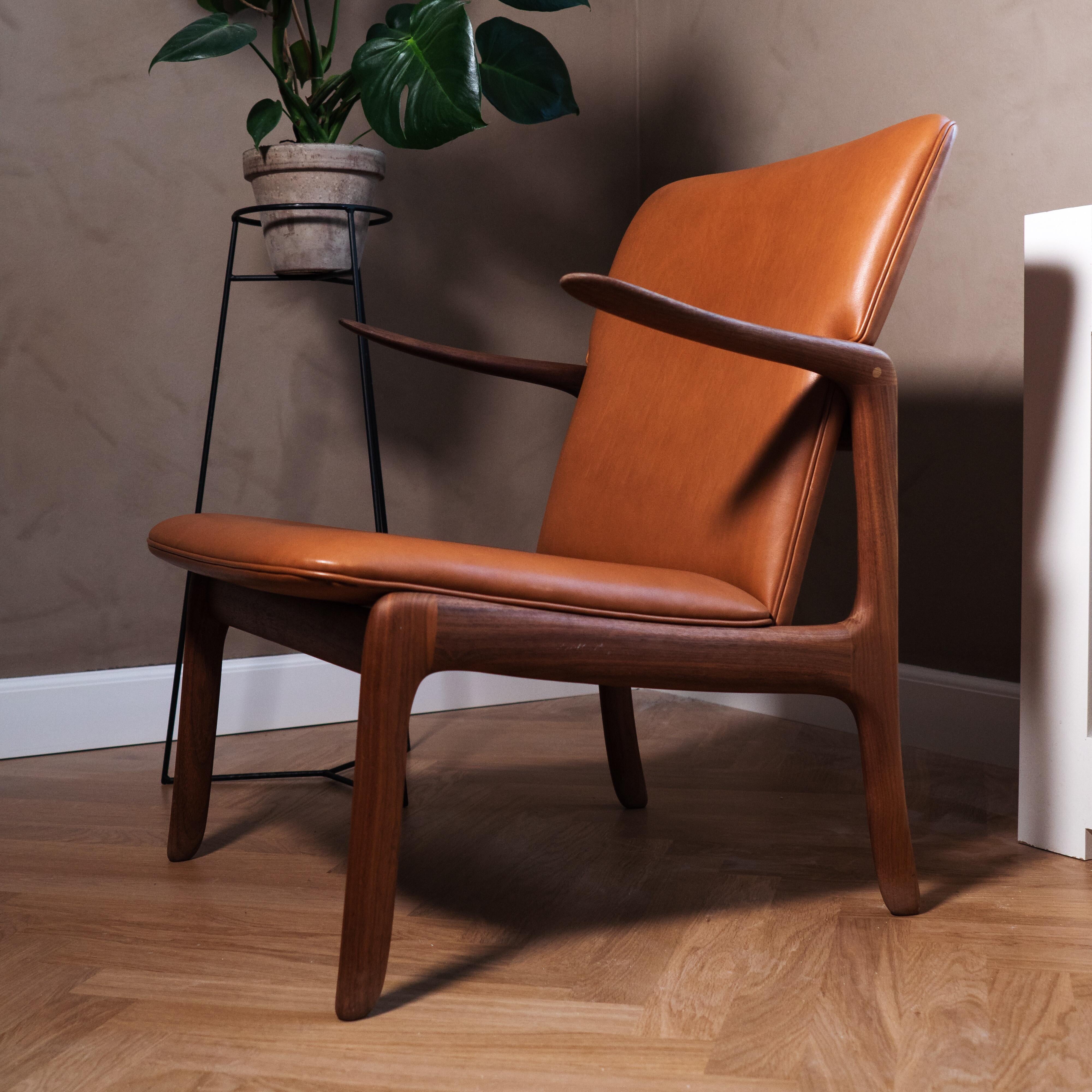 Lovely Ole Wanscher beak 124 chair, The chair is designed by Ole Wanscher and manufactured by Carl Hansen and Son.