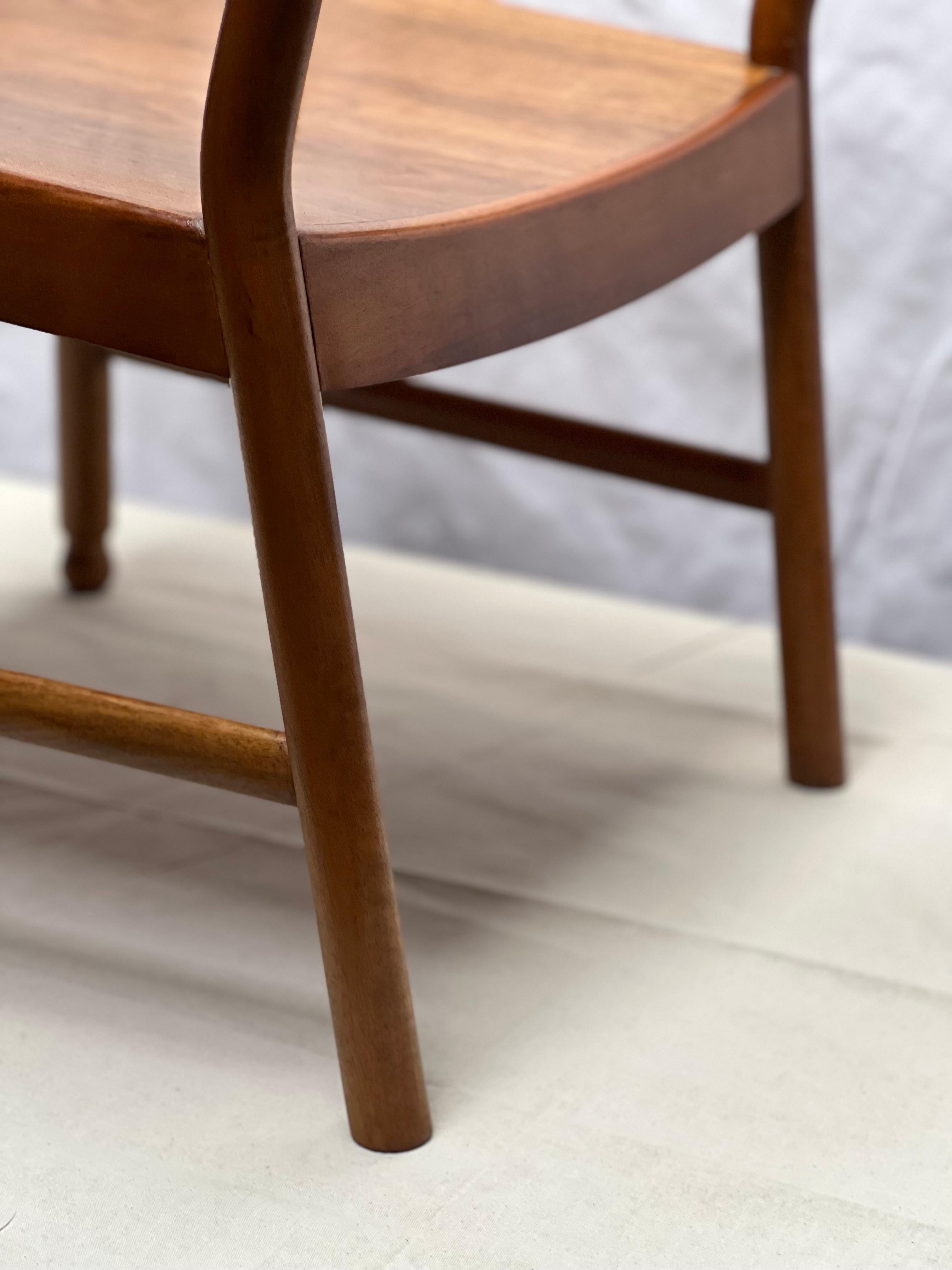 Ole Wanscher chair for Fritz Hansen 1940's Mahogany. Decorative and comfortable  For Sale 5