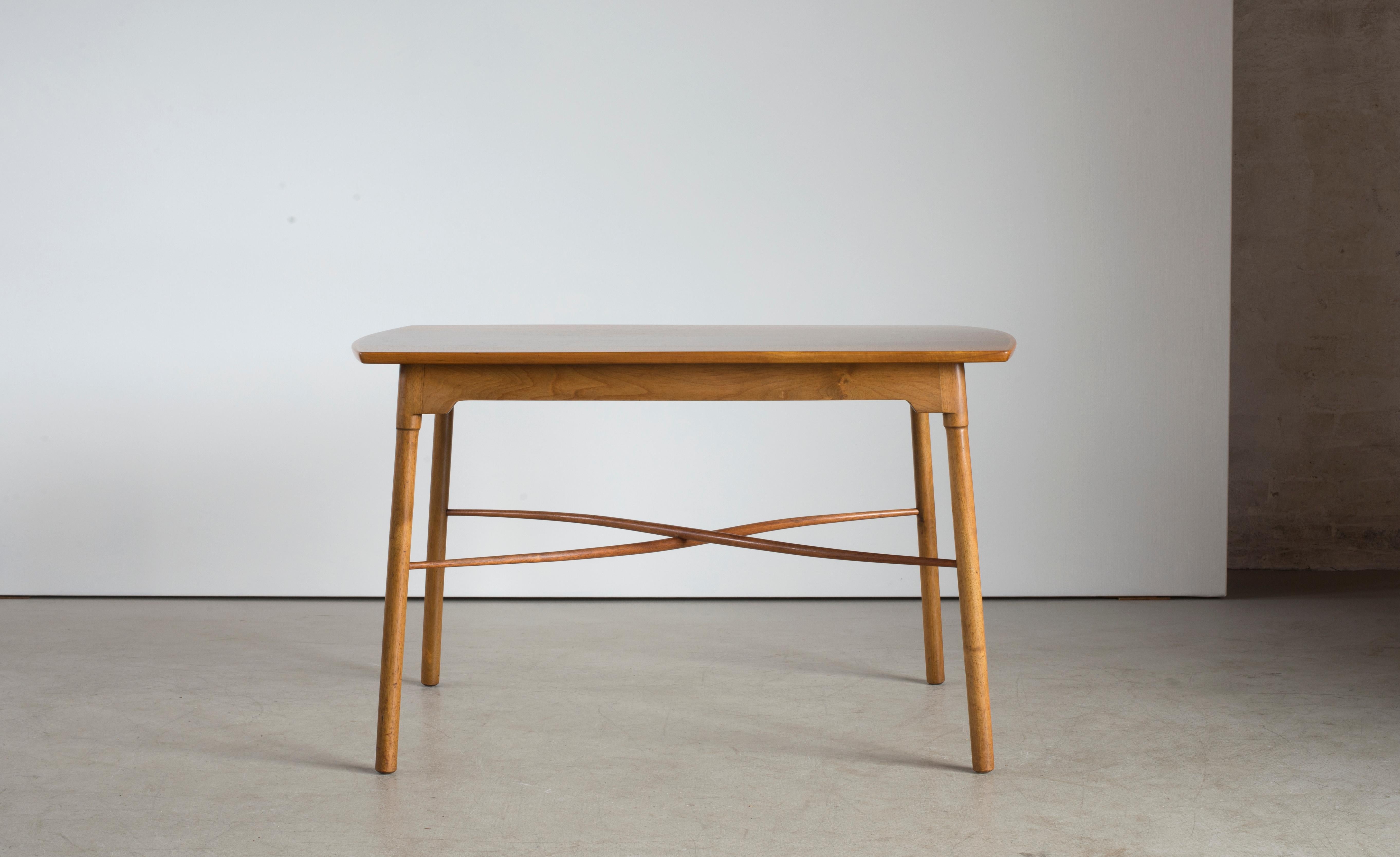 Ole Wanscher coffee table of walnut. Executed by Fritz Hansen, Denmark.