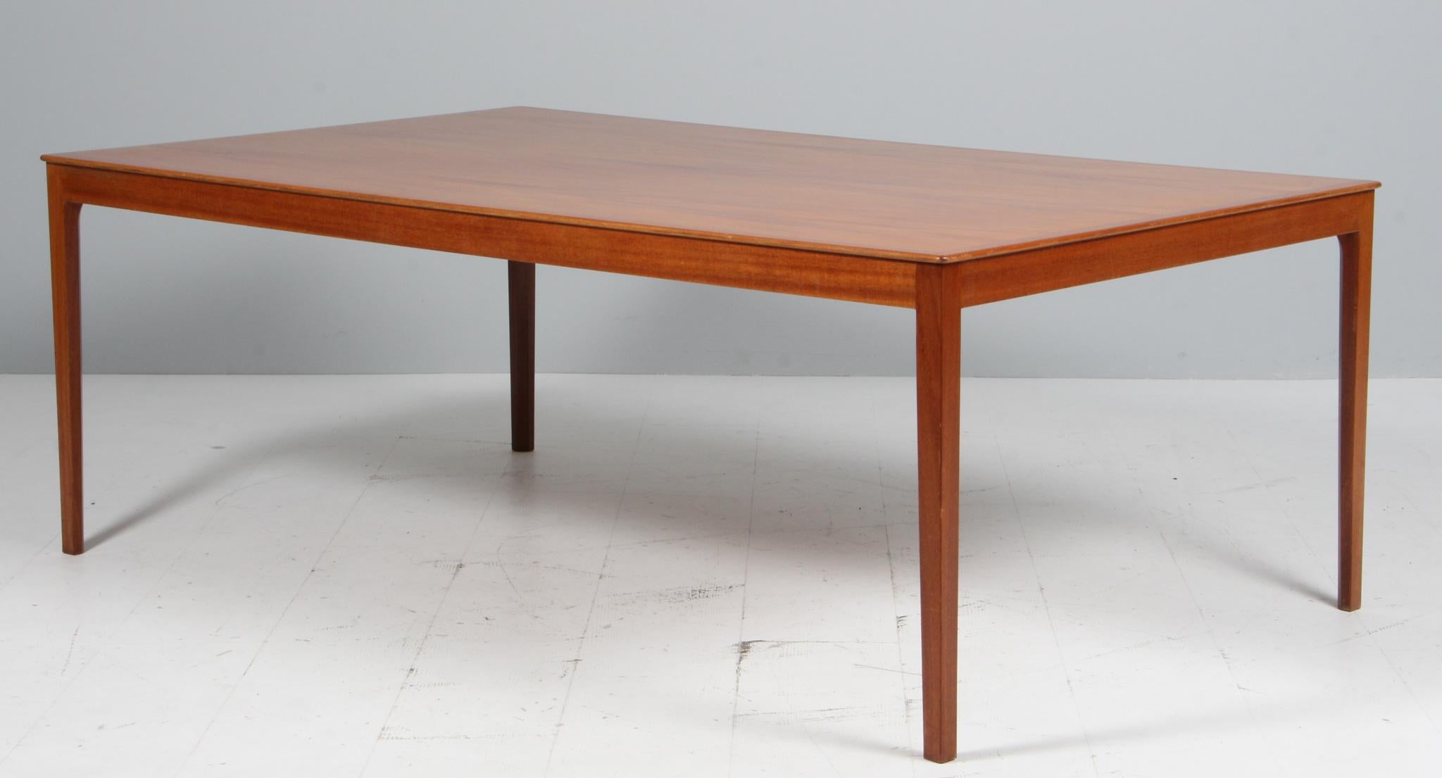 Scandinavo moderno Ole Wanscher Coffee Table, Mahogany, A. J. Iversen in vendita