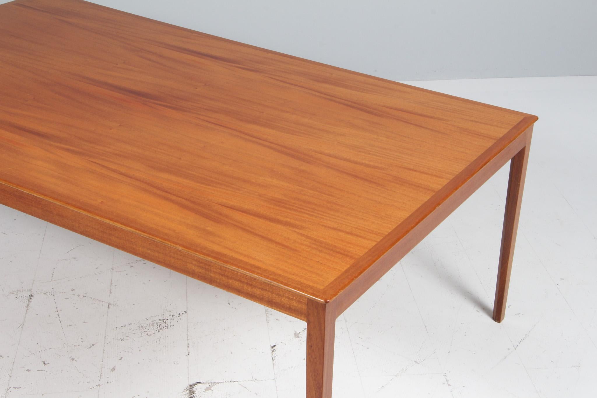 Metà XX secolo Ole Wanscher Coffee Table, Mahogany, A. J. Iversen in vendita