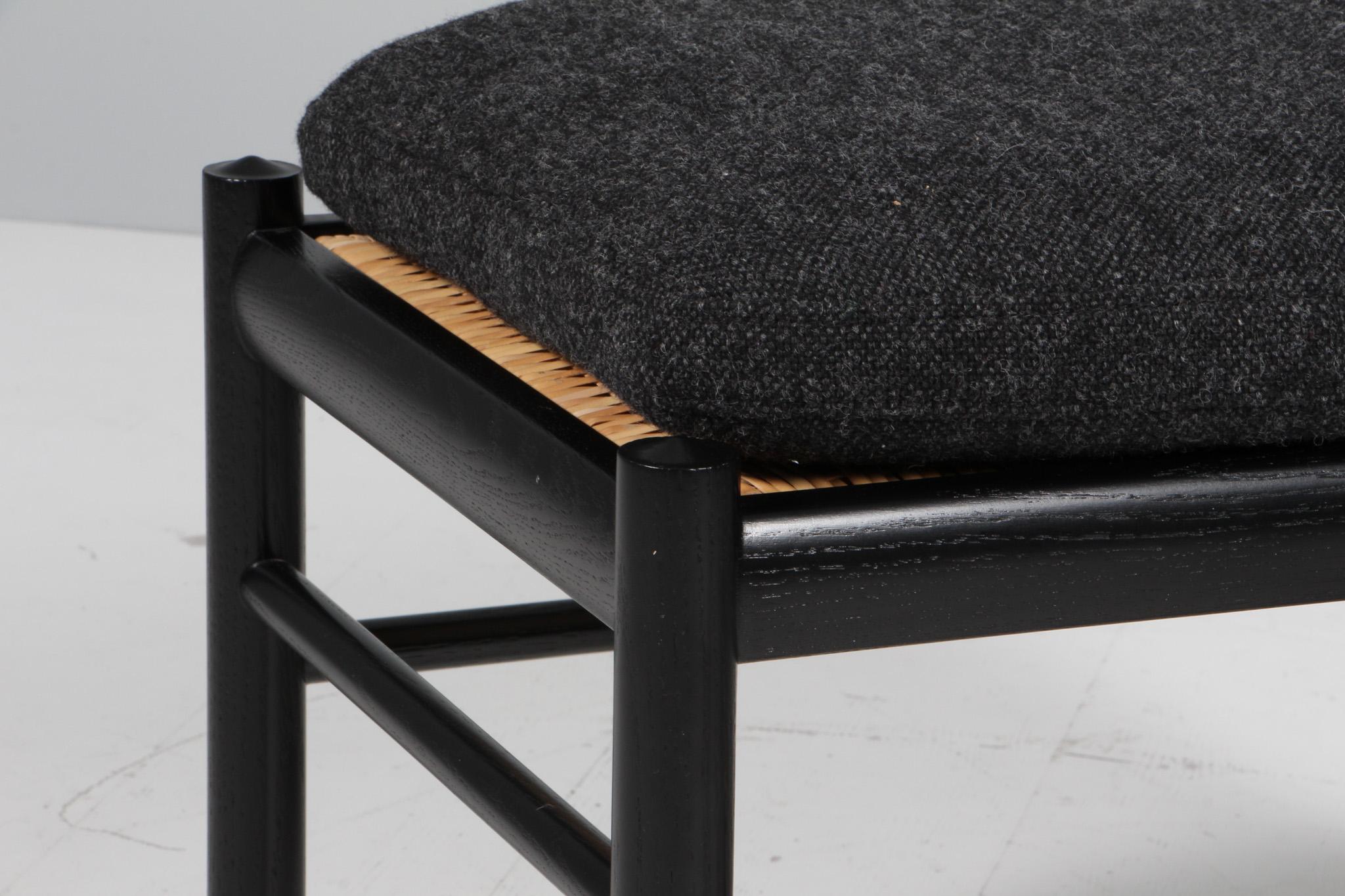 Danese Ole Wanscher Pouf Colonial in rovere tinto nero e Hallingdal in vendita