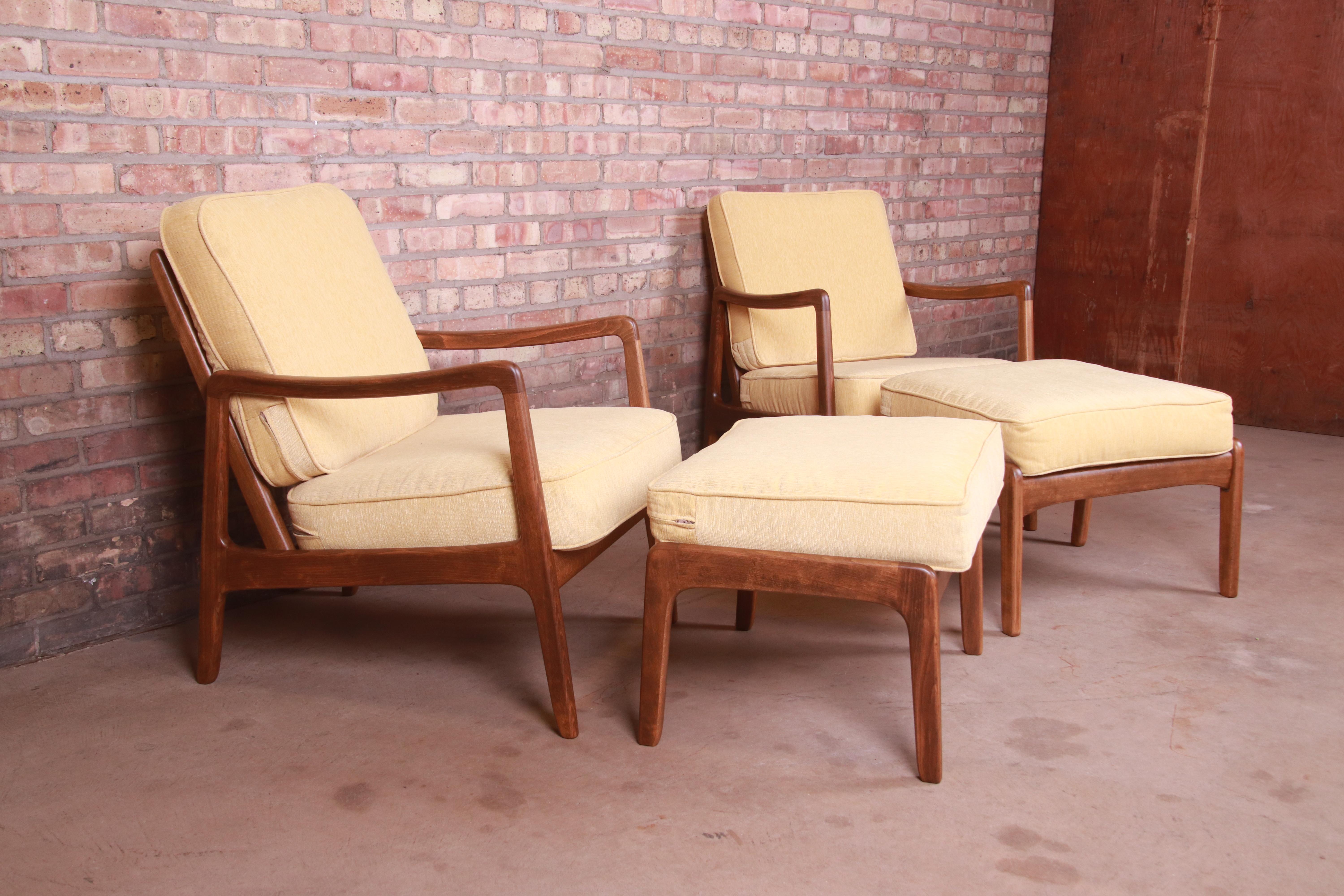 Ole Wanscher Danish Modern Lounge Chairs and Ottomans, Newly Refinished In Good Condition In South Bend, IN
