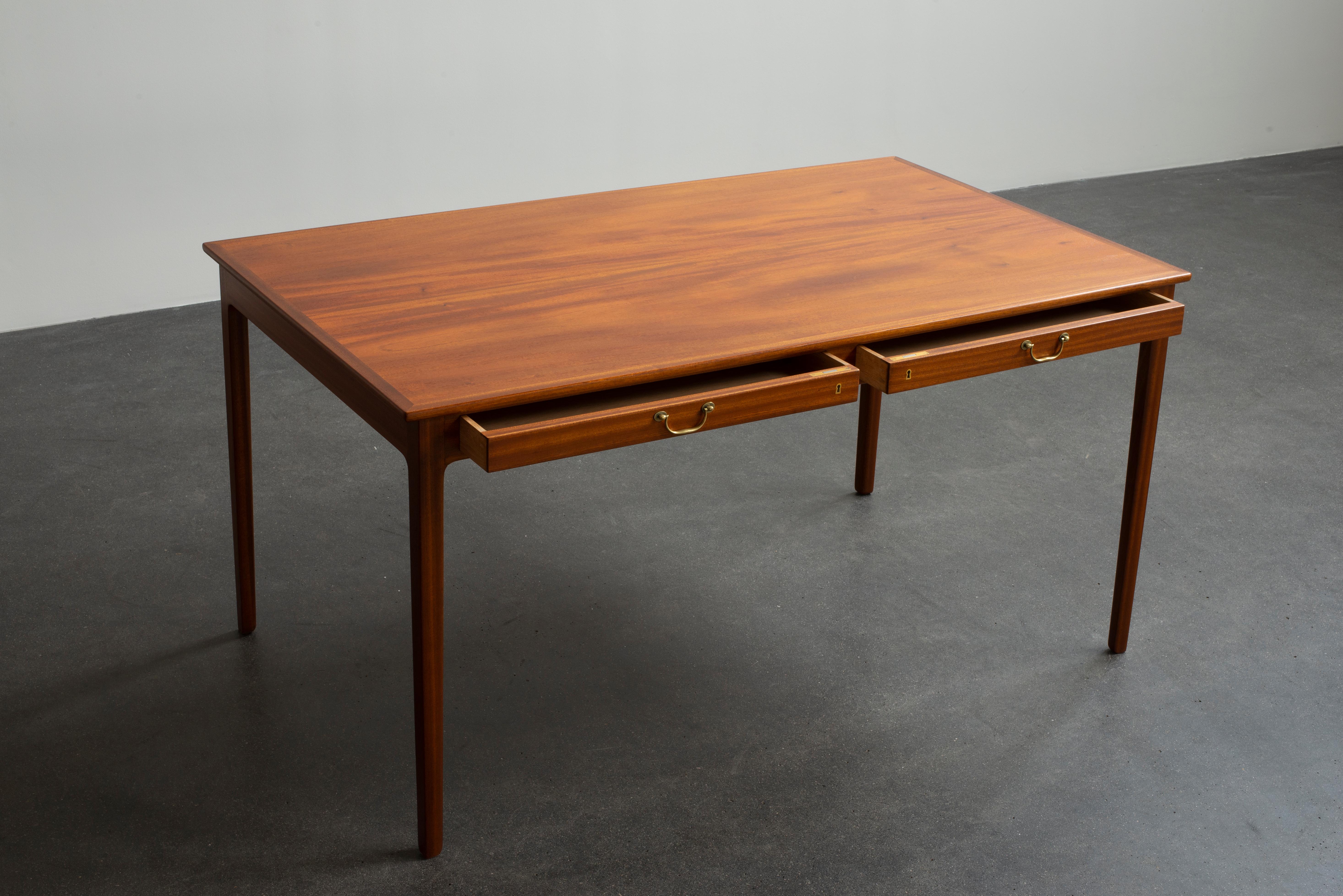 Ole Wanscher Desk in Mahogany for A. J. Iversen In Good Condition For Sale In Copenhagen, DK
