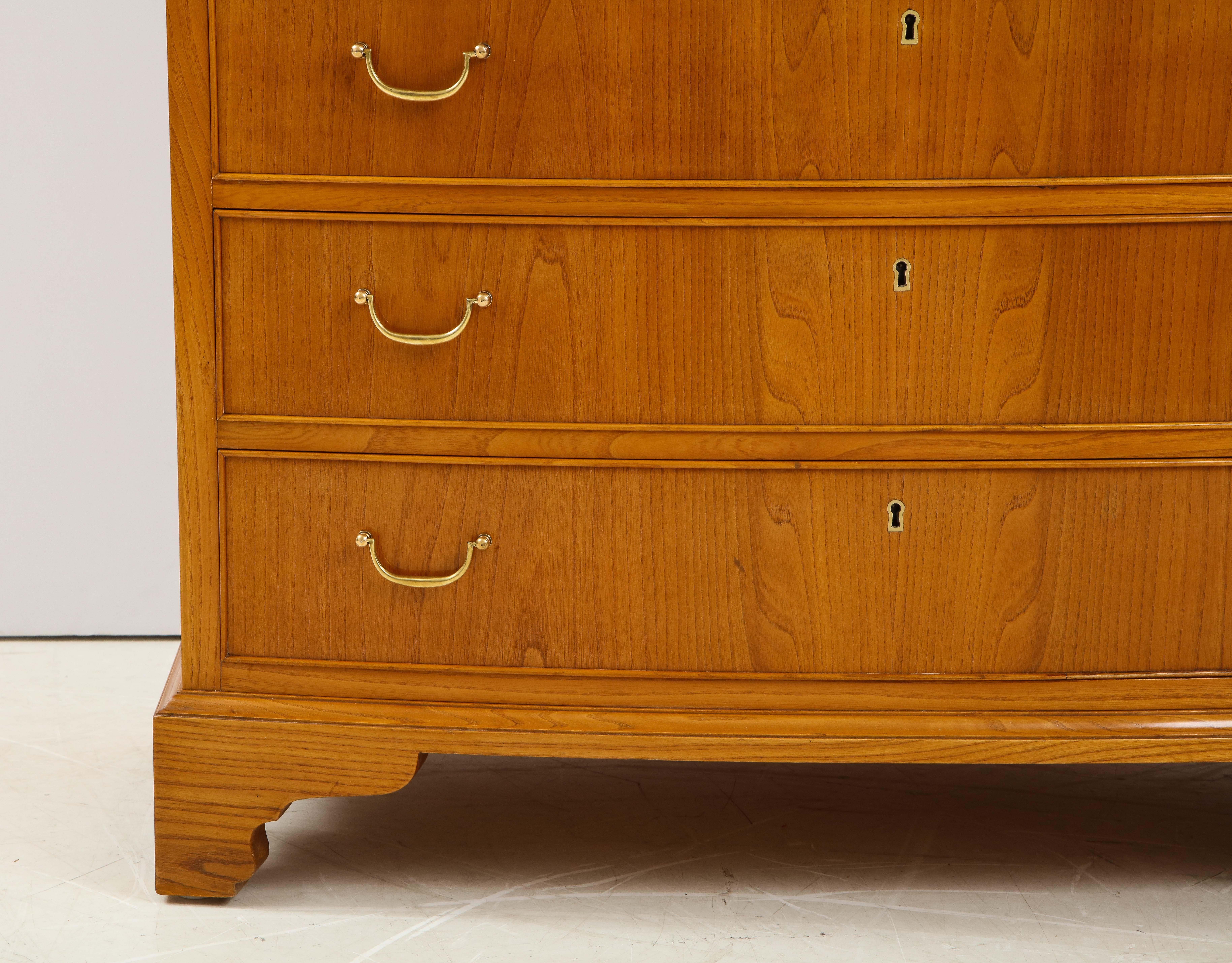 Ole Wanscher Elm Wood Tall Bow Front Chest of Drawers, Circa 1950s In Good Condition For Sale In New York, NY