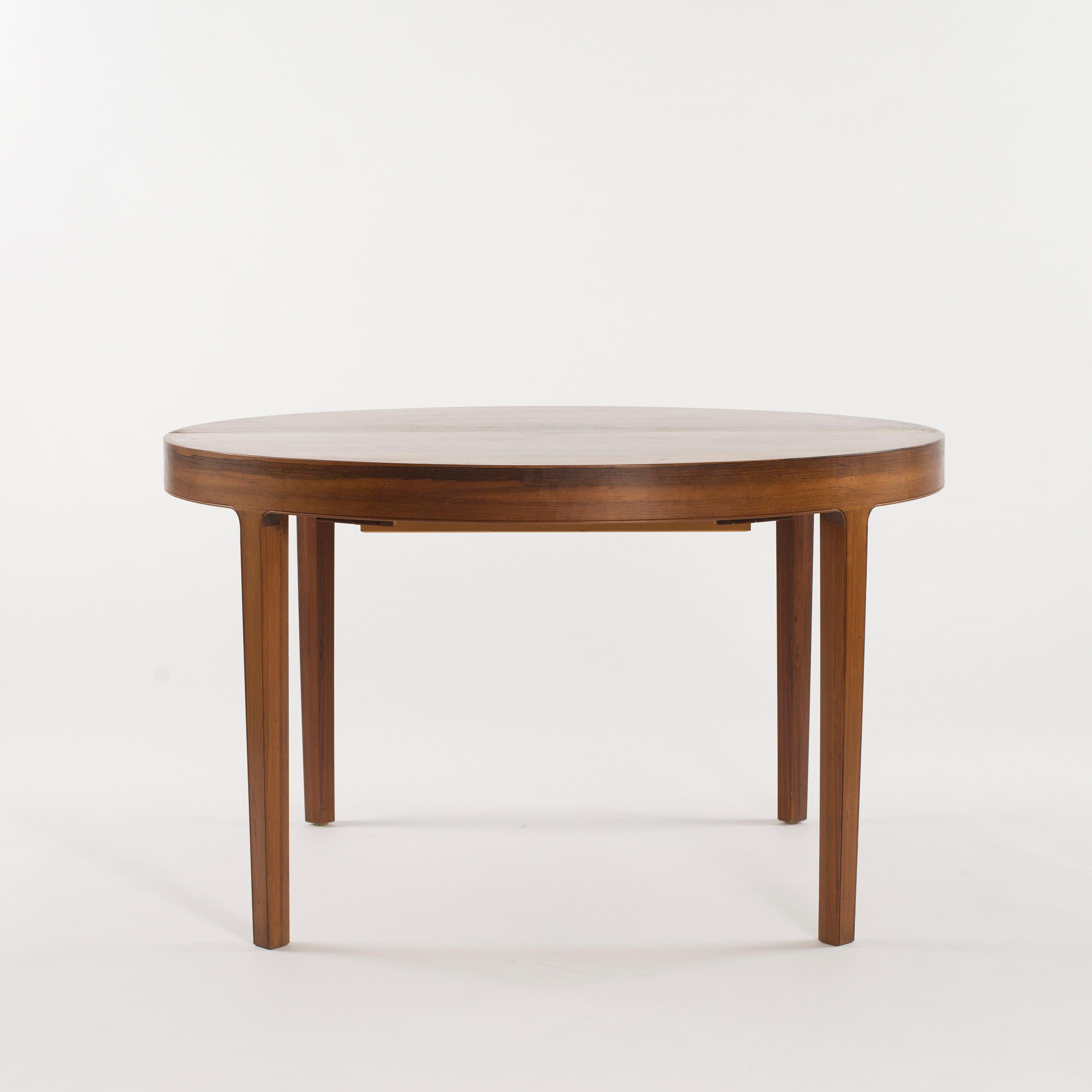 Ole Wanscher extendable dining table in rosewood. Executed by A. J. Iversen for Illums Bolighus.
