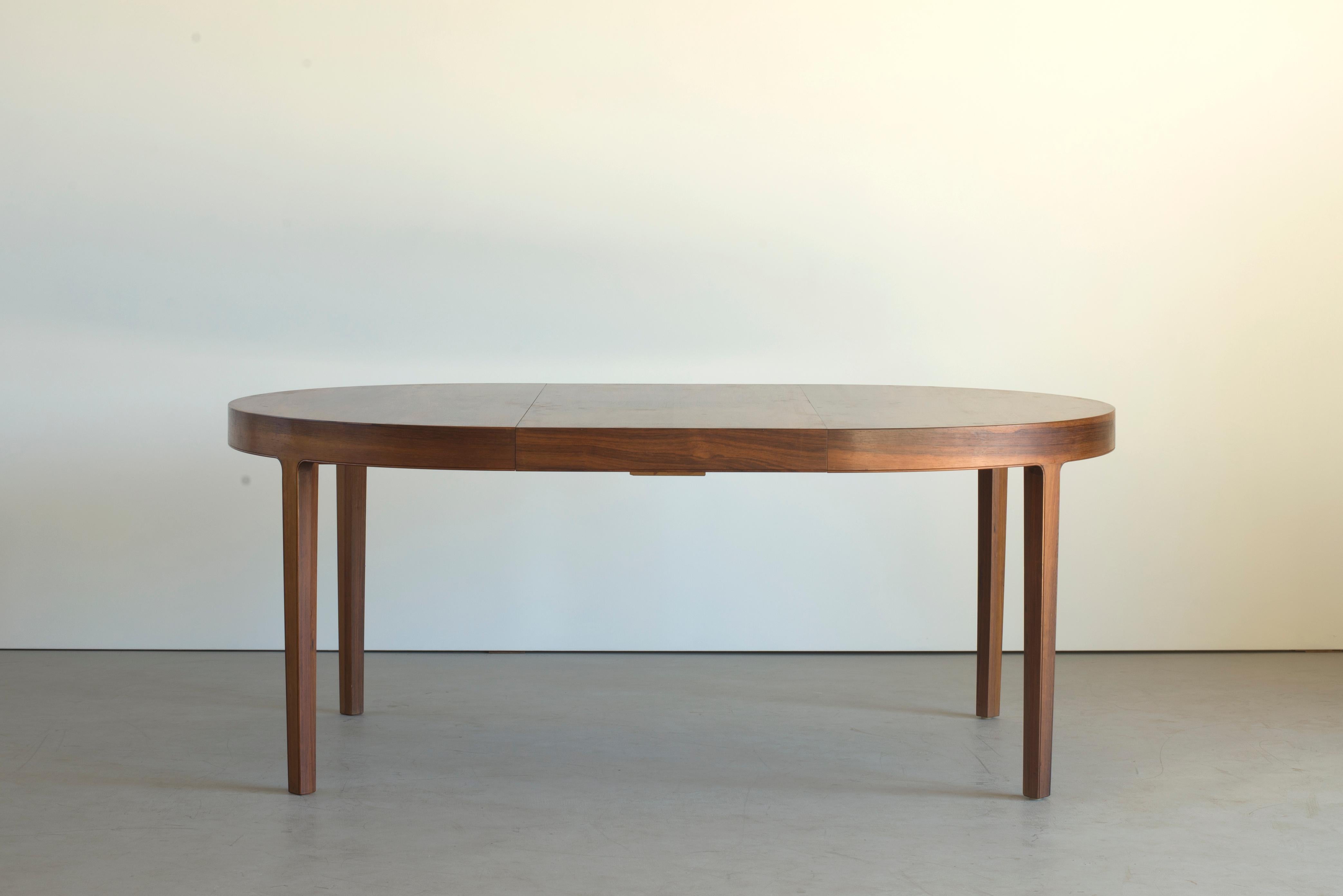 Ole Wanscher Extendable Dinning Table in Rosewood In Good Condition For Sale In Copenhagen, DK