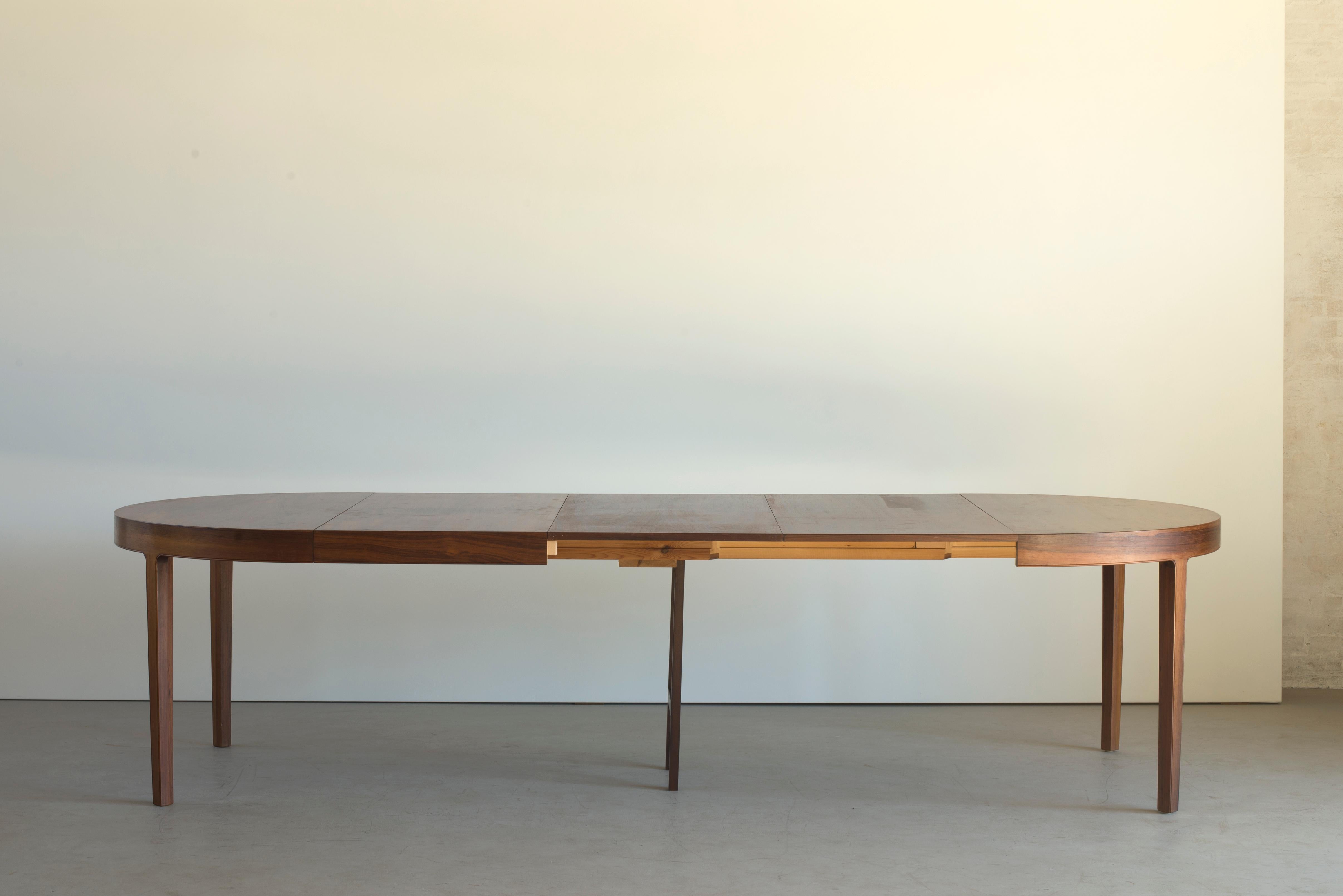 20th Century Ole Wanscher Extendable Dinning Table in Rosewood For Sale