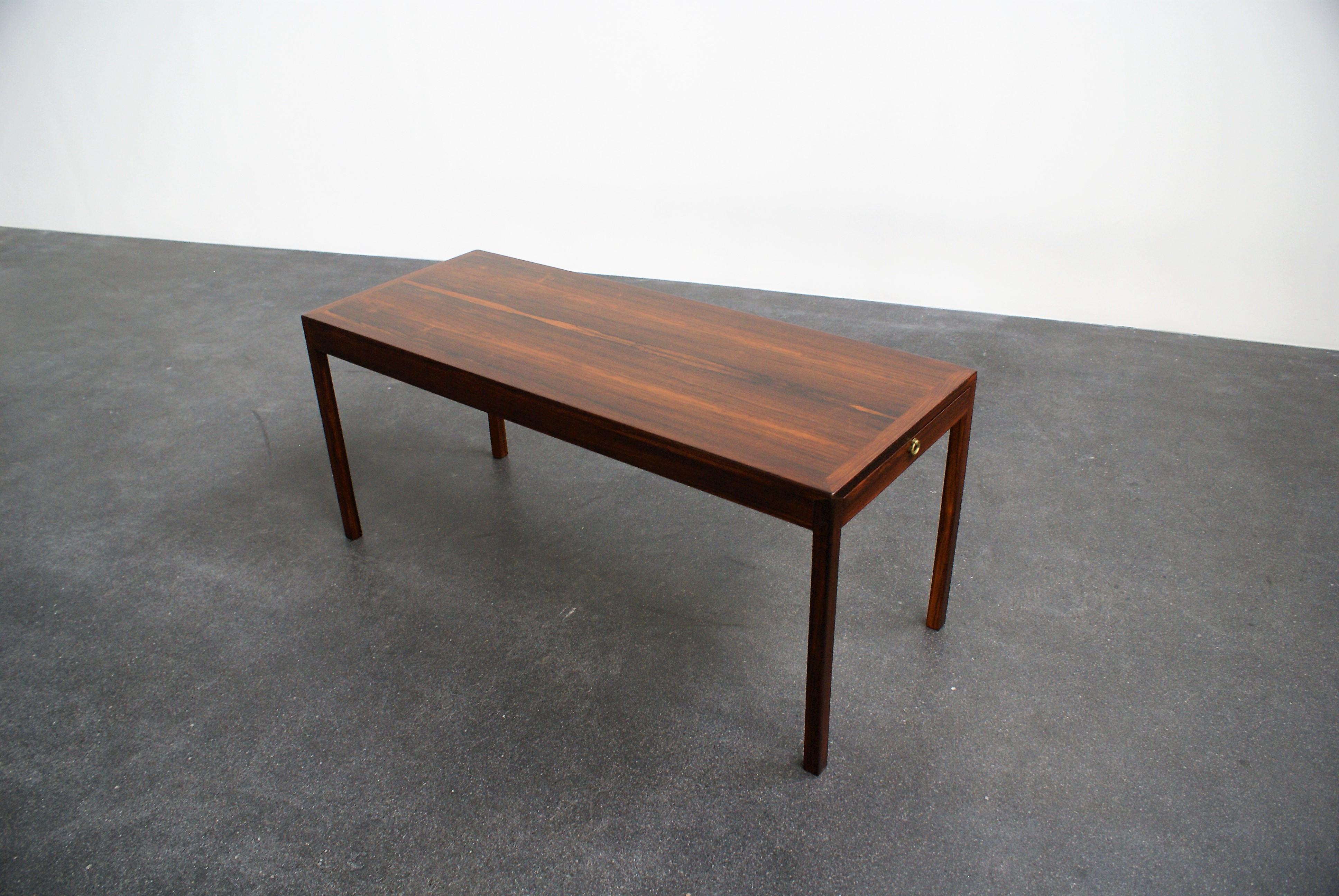 Ole Wanscher Extendable Low Table in Brazilian Rosewood for A. J. Iversen, 1950s In Excellent Condition For Sale In Copenhagen, DK