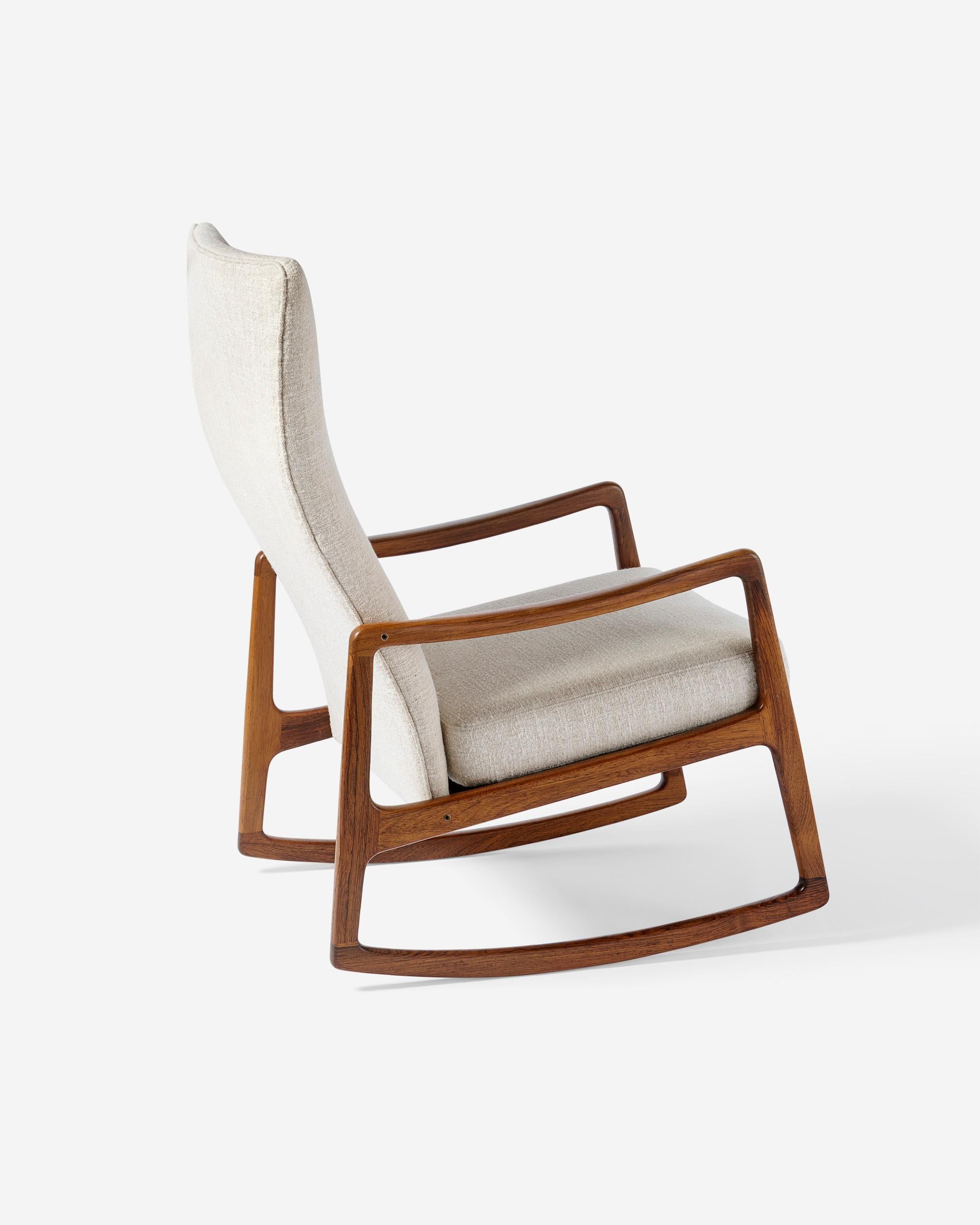 Scandinavo moderno Sedia a dondolo in legno di palissandro e tessuto di Ole Wanscher FD-160, anni '60 in vendita