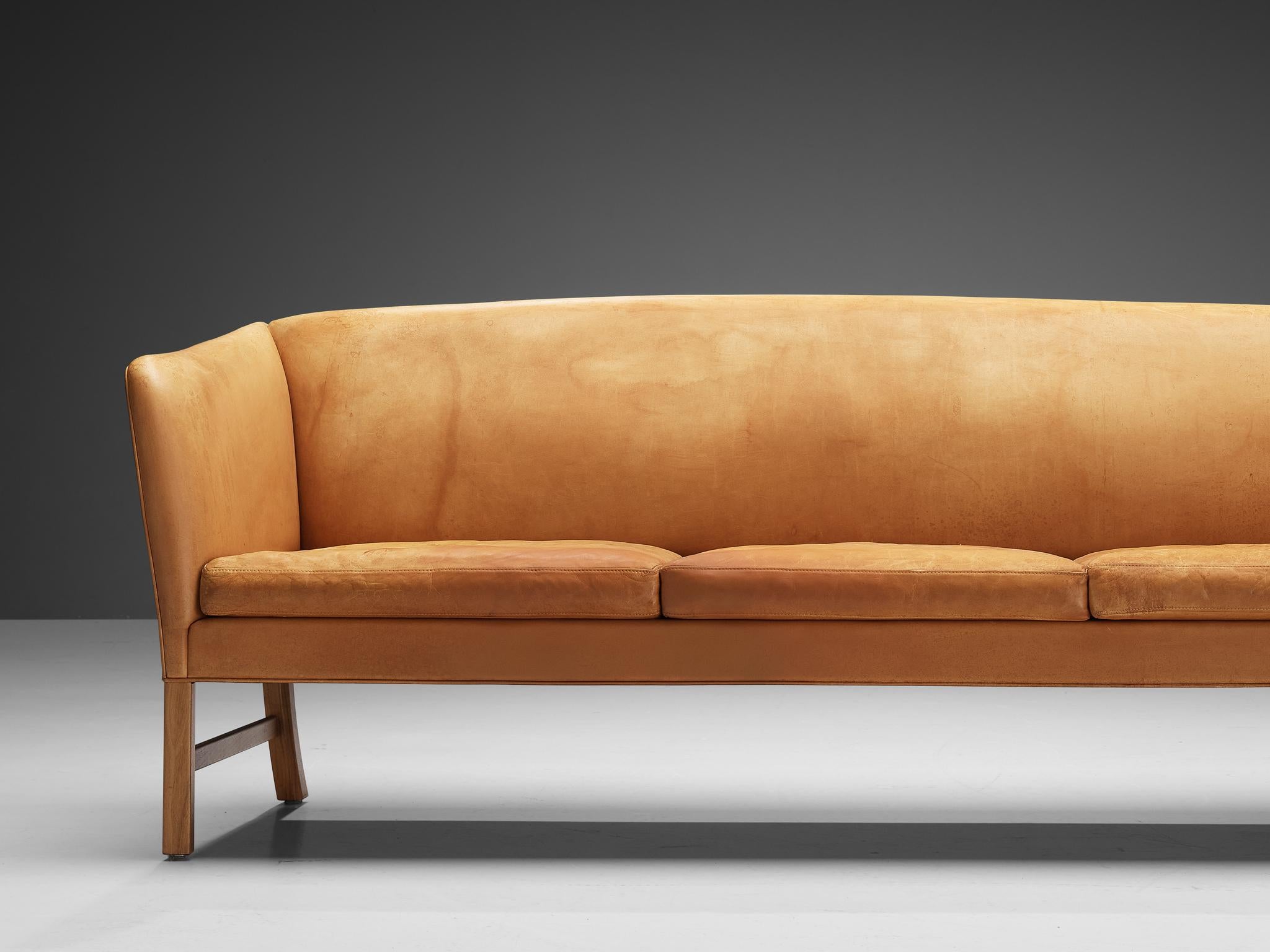 Scandinave moderne Ole Wanscher for A.J. Iverseren Sofa in Camel Leather and Walnut en vente