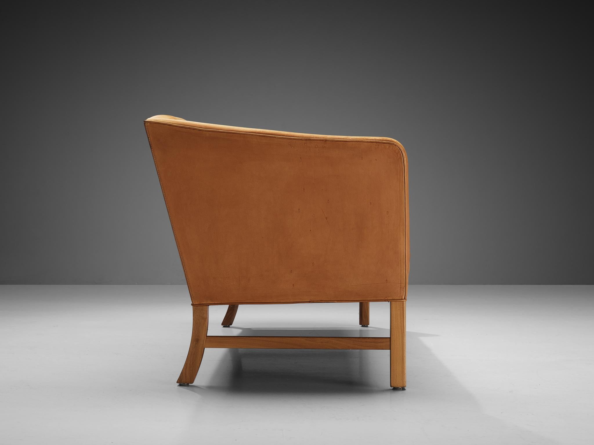 Danois Ole Wanscher for A.J. Iverseren Sofa in Camel Leather and Walnut en vente