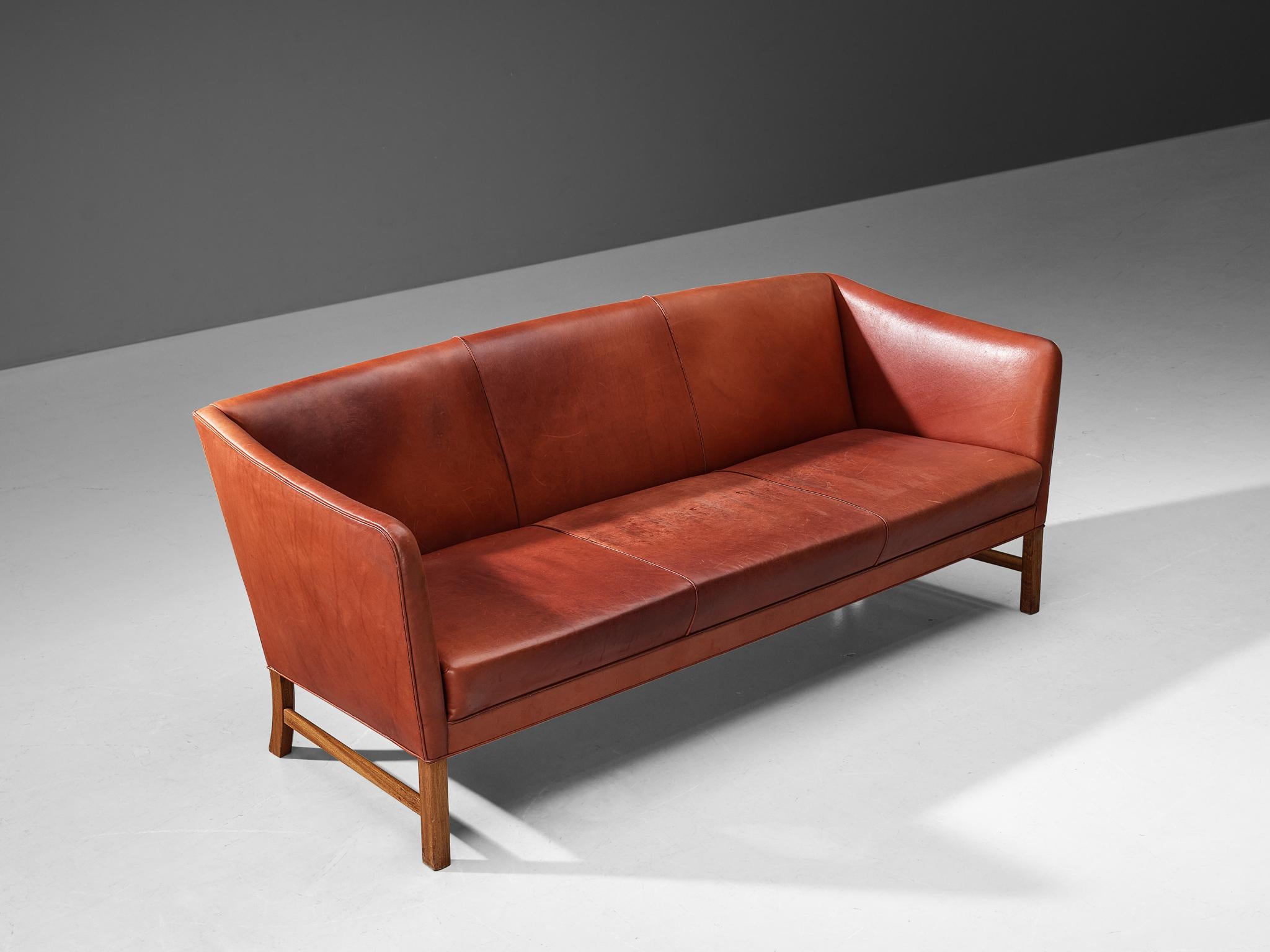 Ole Wanscher für A.J. Iverseren-Sofa aus rotem, patiniertem Leder und Mahagoni (Dänisch) im Angebot