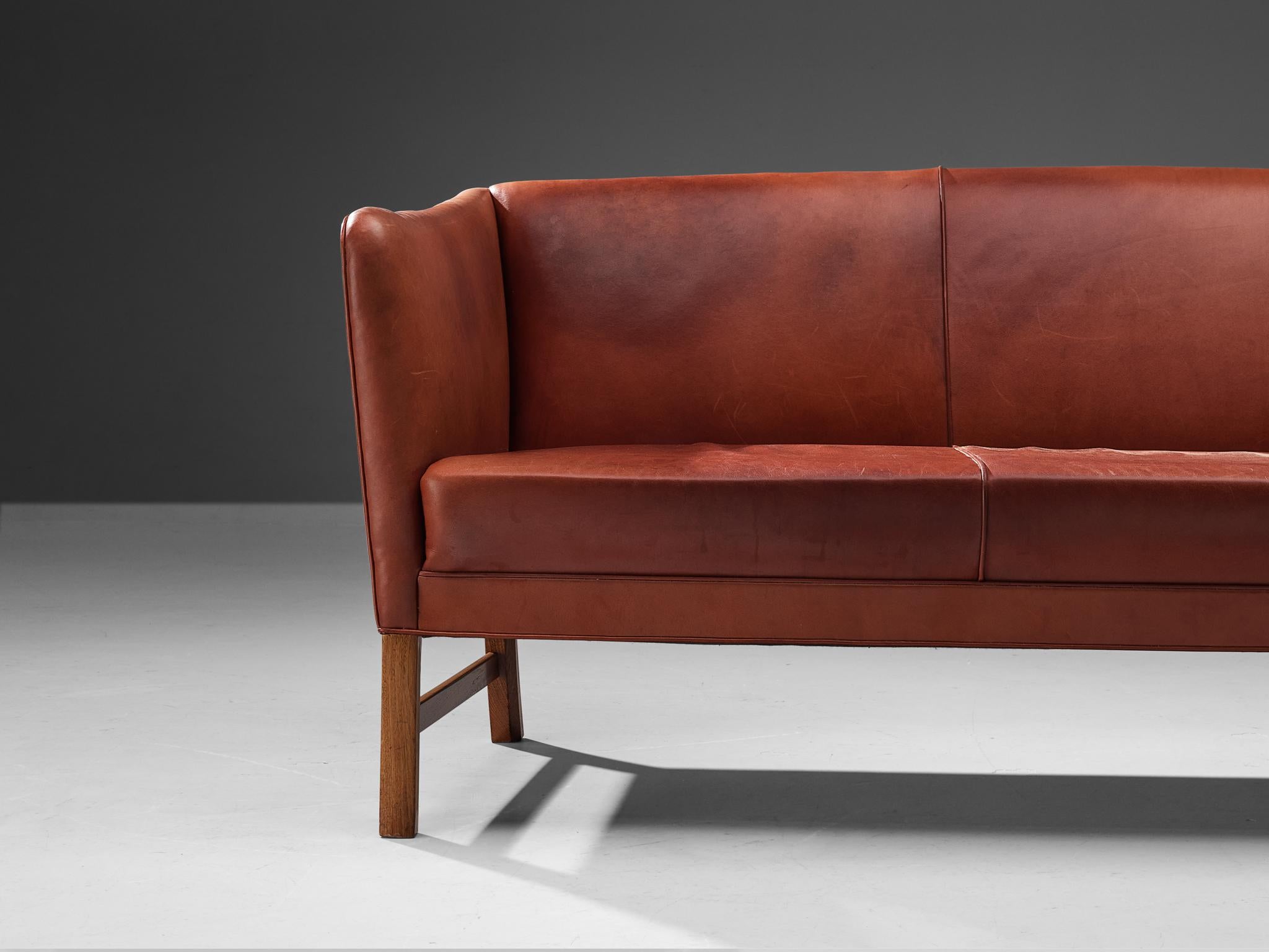 Ole Wanscher für A.J. Iverseren-Sofa aus rotem, patiniertem Leder und Mahagoni im Zustand „Gut“ im Angebot in Waalwijk, NL