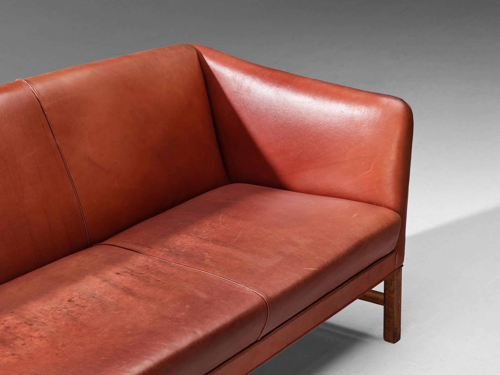Ole Wanscher für A.J. Iverseren-Sofa aus rotem, patiniertem Leder und Mahagoni (Mitte des 20. Jahrhunderts) im Angebot