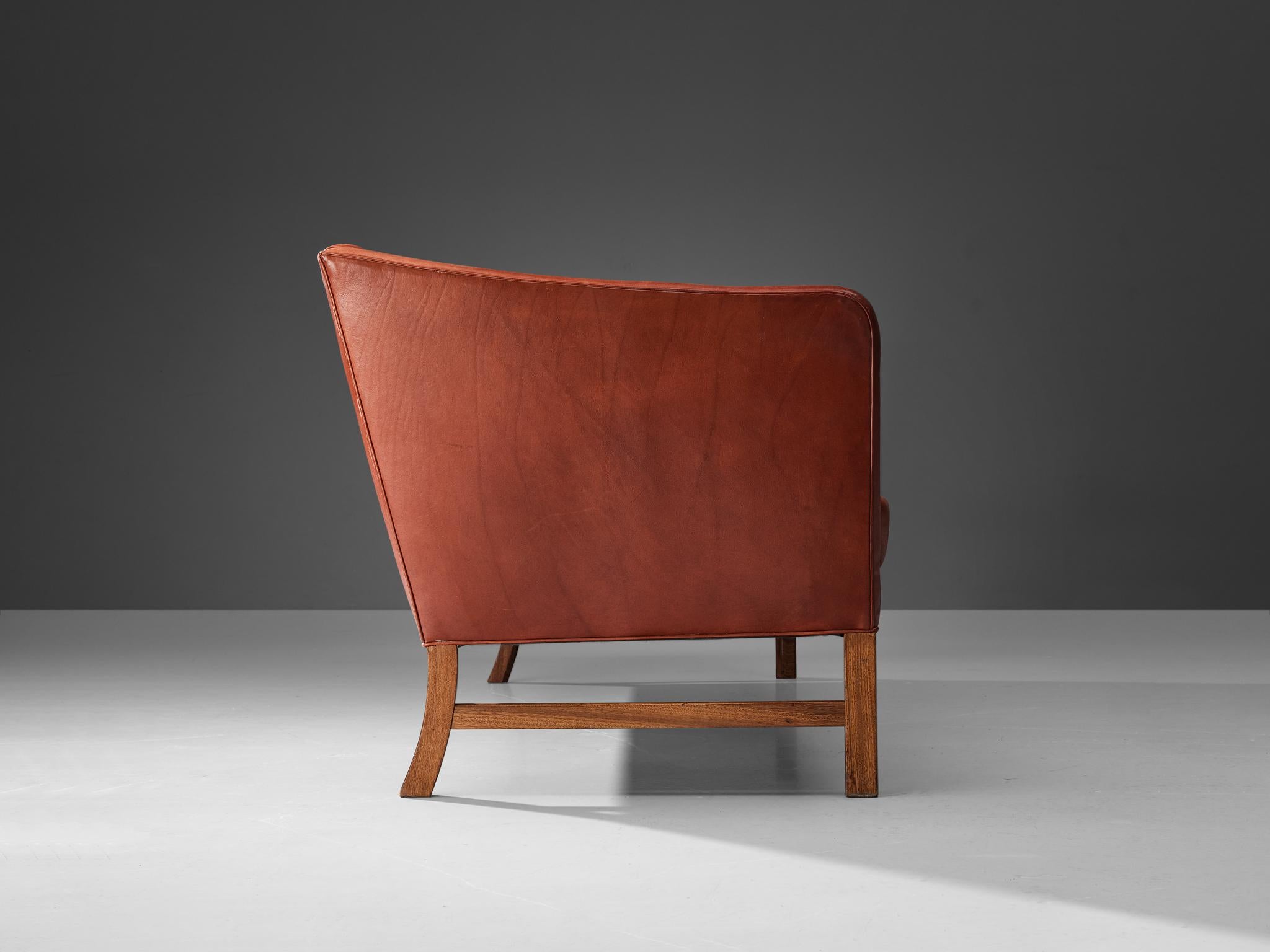 Ole Wanscher für A.J. Iverseren-Sofa aus rotem, patiniertem Leder und Mahagoni im Angebot 1