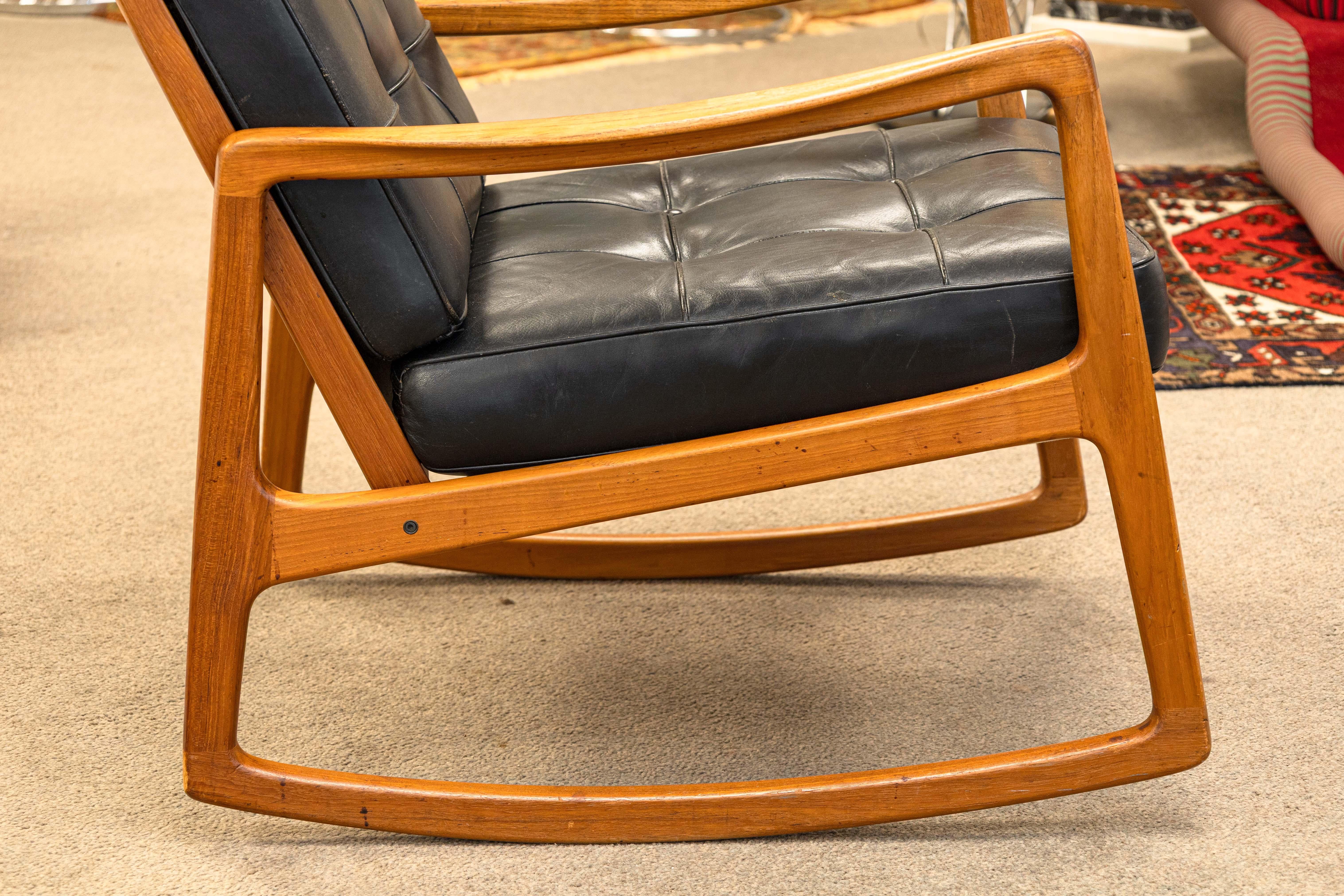 Ole Wanscher pour France & Sons Chaise à bascule danoise en teck moderne du milieu du siècle dernier Bon état - En vente à Keego Harbor, MI