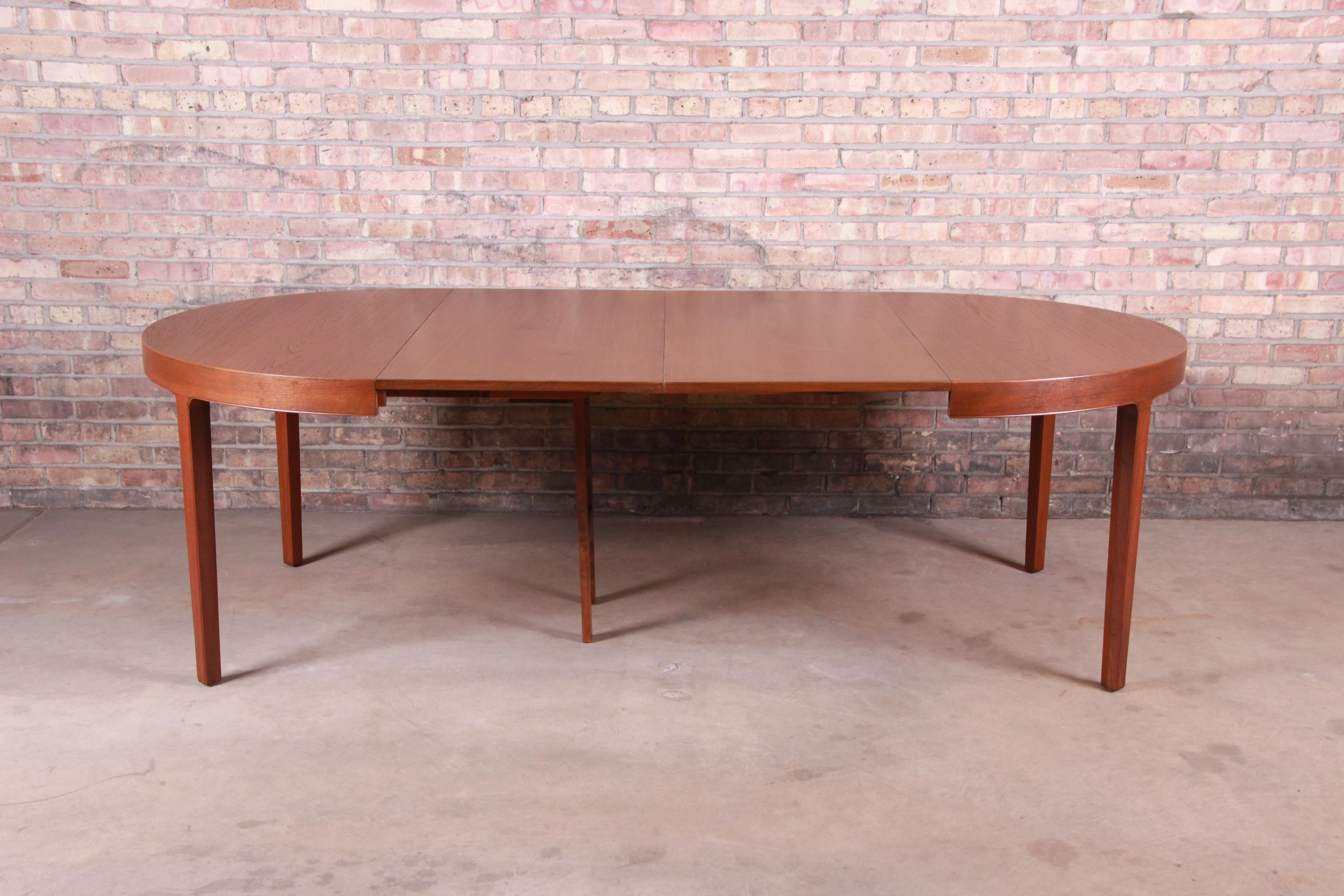 An exceptional midcentury Danish modern teak extension dining table

Designed by Ole Wanscher and executed by A. J. Iversen for Illums Bolighus

Denmark, circa 1960s

Measures: 49.38