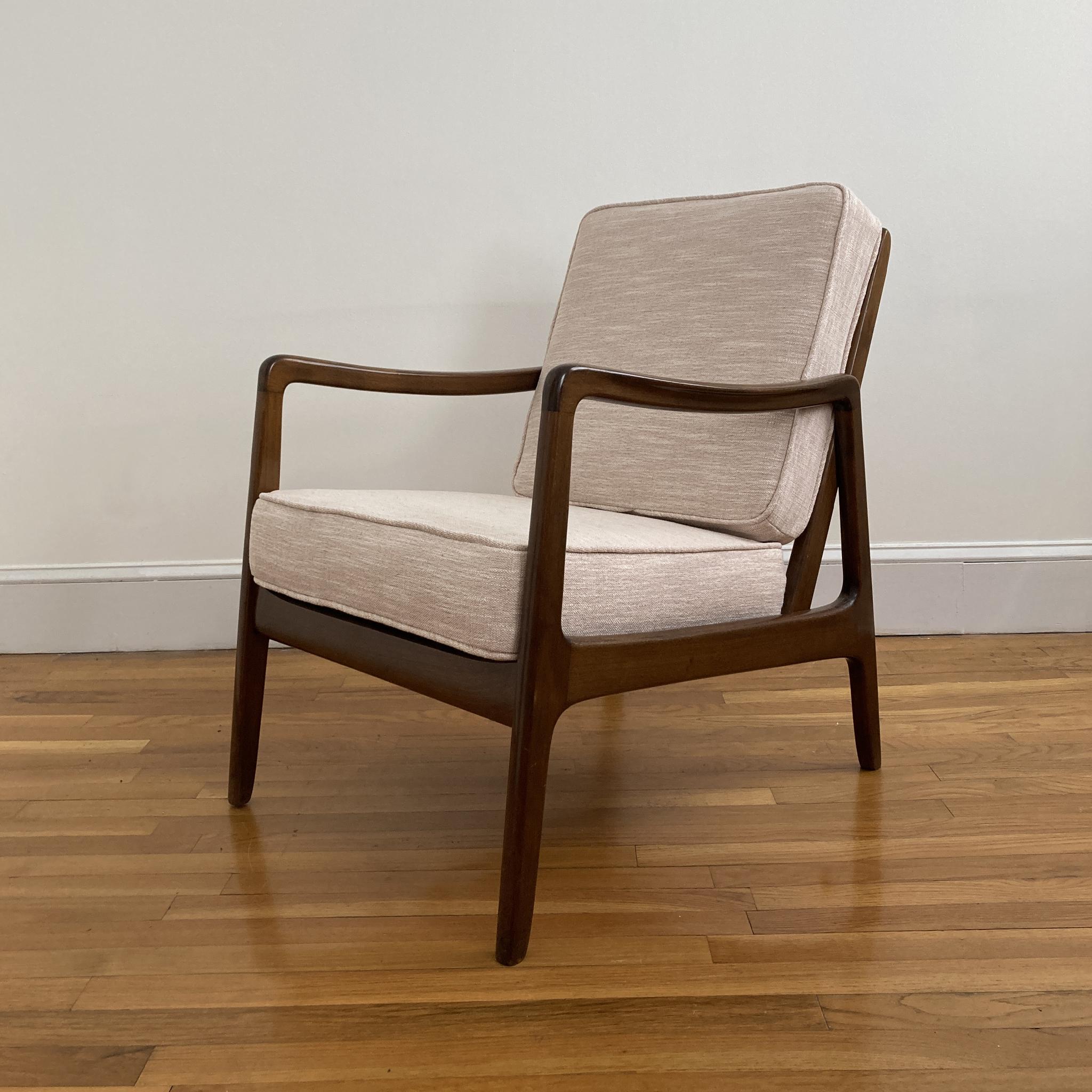 Mid-20th Century Ole Wanscher for John Stuart Walnut Lounge Chair Reupholstered in Blush Tweed