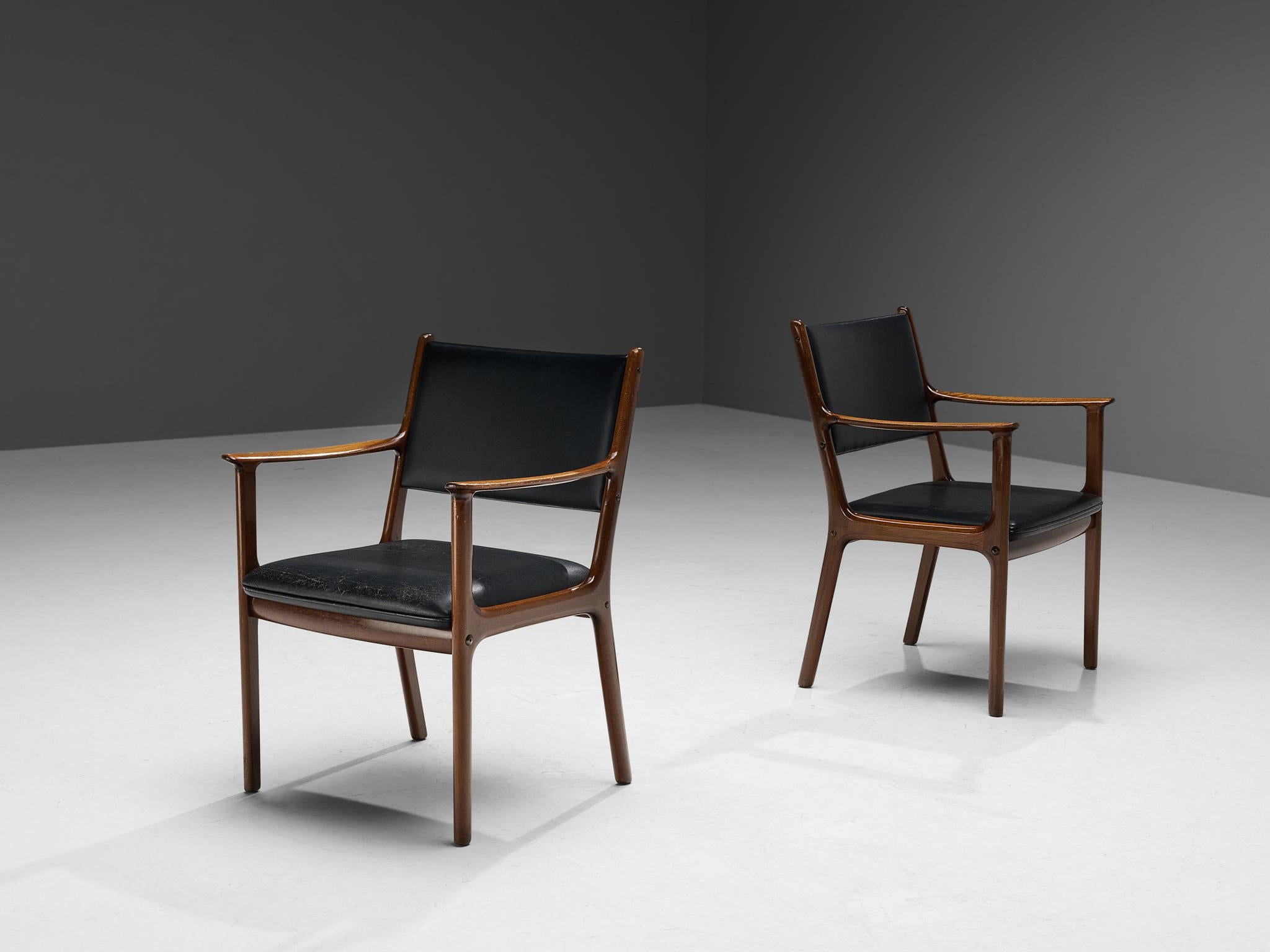 Ole Wanscher for P. Jeppesens Møbelfabrik, armchairs, model 'PJ412', teak, leather, Denmark, 1960s 

Modest pair of dining chairs designed by Ole Wanscher in the 1960s. These chairs are very comfortable thanks to the remarkable wide seats and the