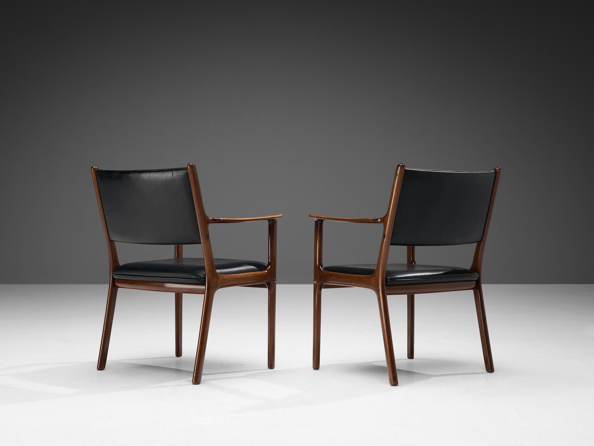 Ole Wanscher for P. Jeppesens Møbelfabrik, pair of armchairs, model 'PJ412', teak, leather, Denmark, 1960s 

Modest pair of dining chairs designed by Ole Wanscher in the 1960s. These chairs are very comfortable thanks to the remarkable wide seats