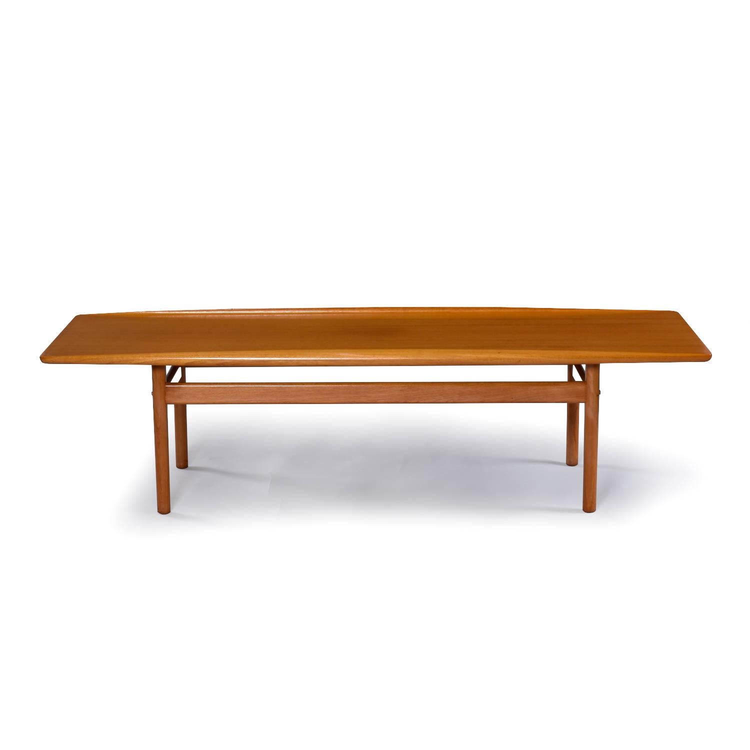 Scandinave moderne Table basse surfboard danoise en teck Ole Wanscher pour Poul Jeppesens Mobelfabrik en vente