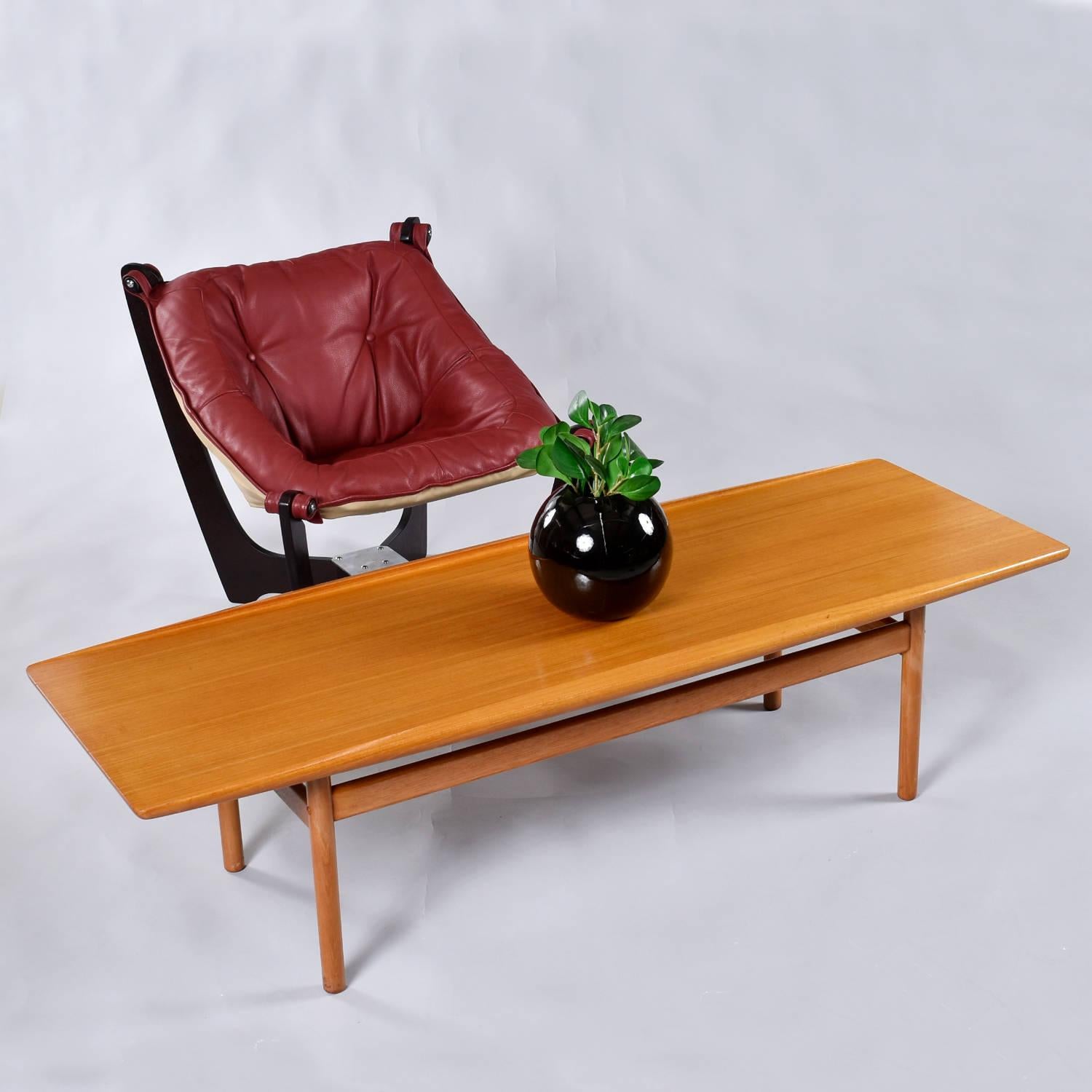 Danois Table basse surfboard danoise en teck Ole Wanscher pour Poul Jeppesens Mobelfabrik en vente