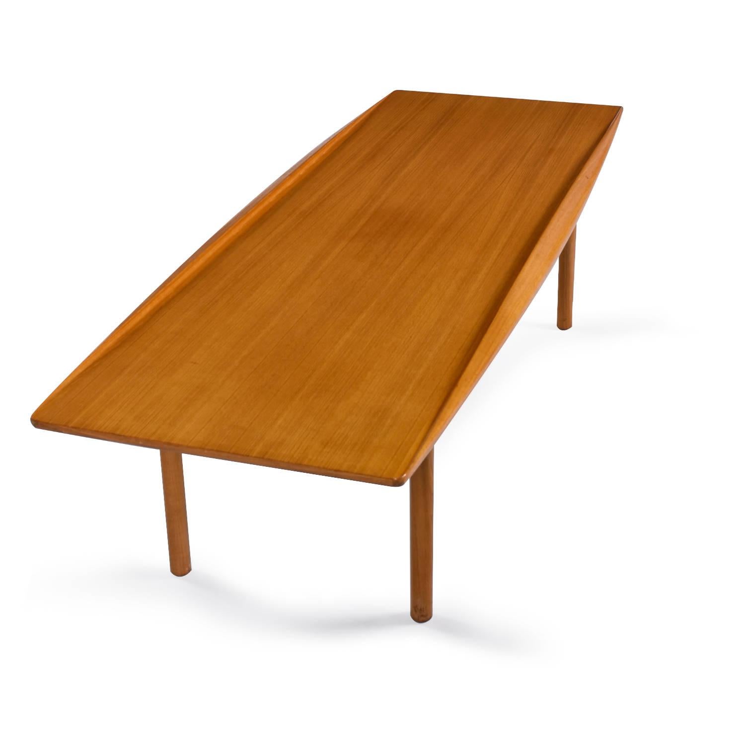 Table basse surfboard danoise en teck Ole Wanscher pour Poul Jeppesens Mobelfabrik Bon état - En vente à Chattanooga, TN