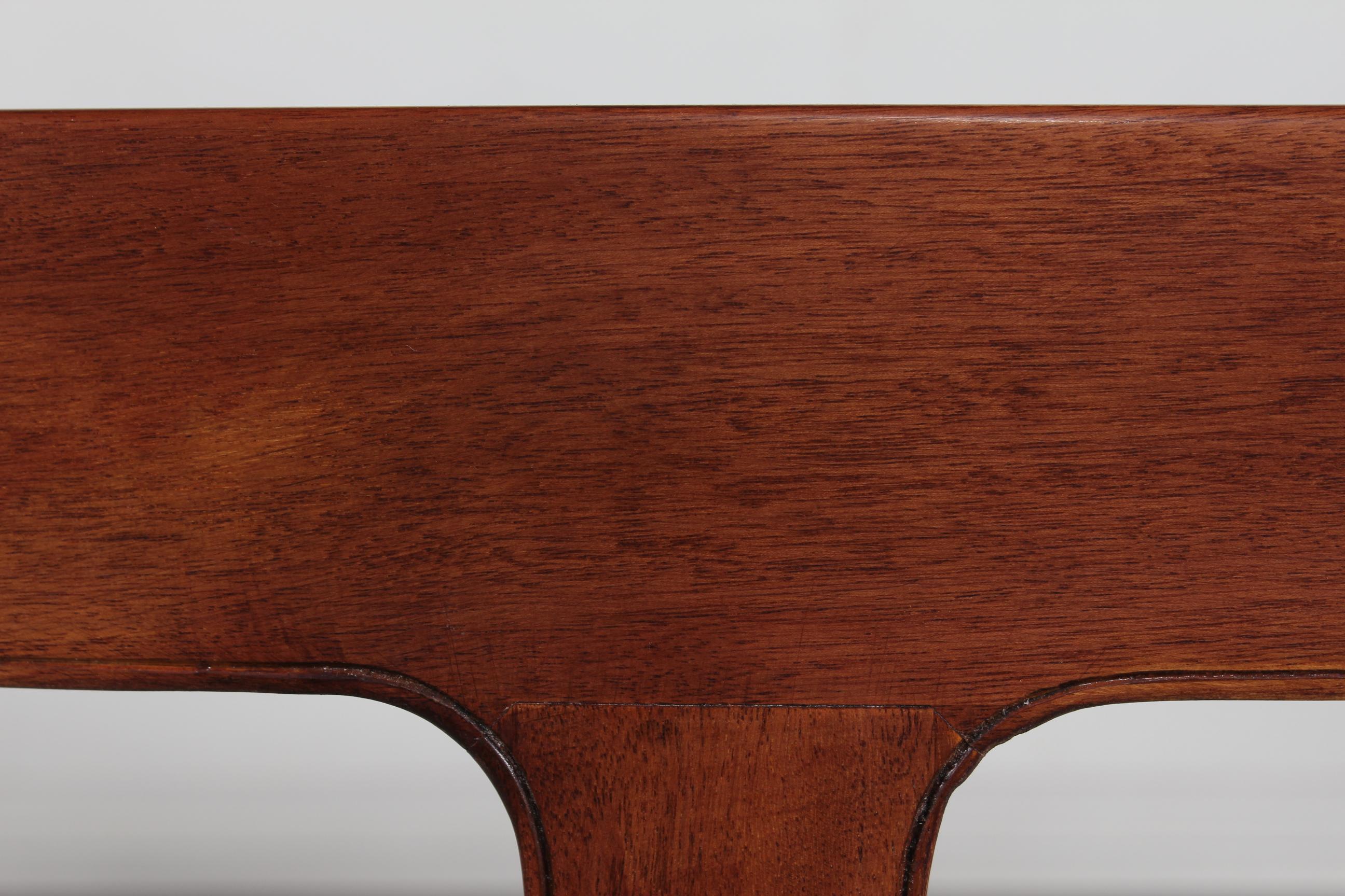 Ole Wanscher Large Round Dining Table of Mahogany Made by A. J. Iversen Denmark For Sale 7
