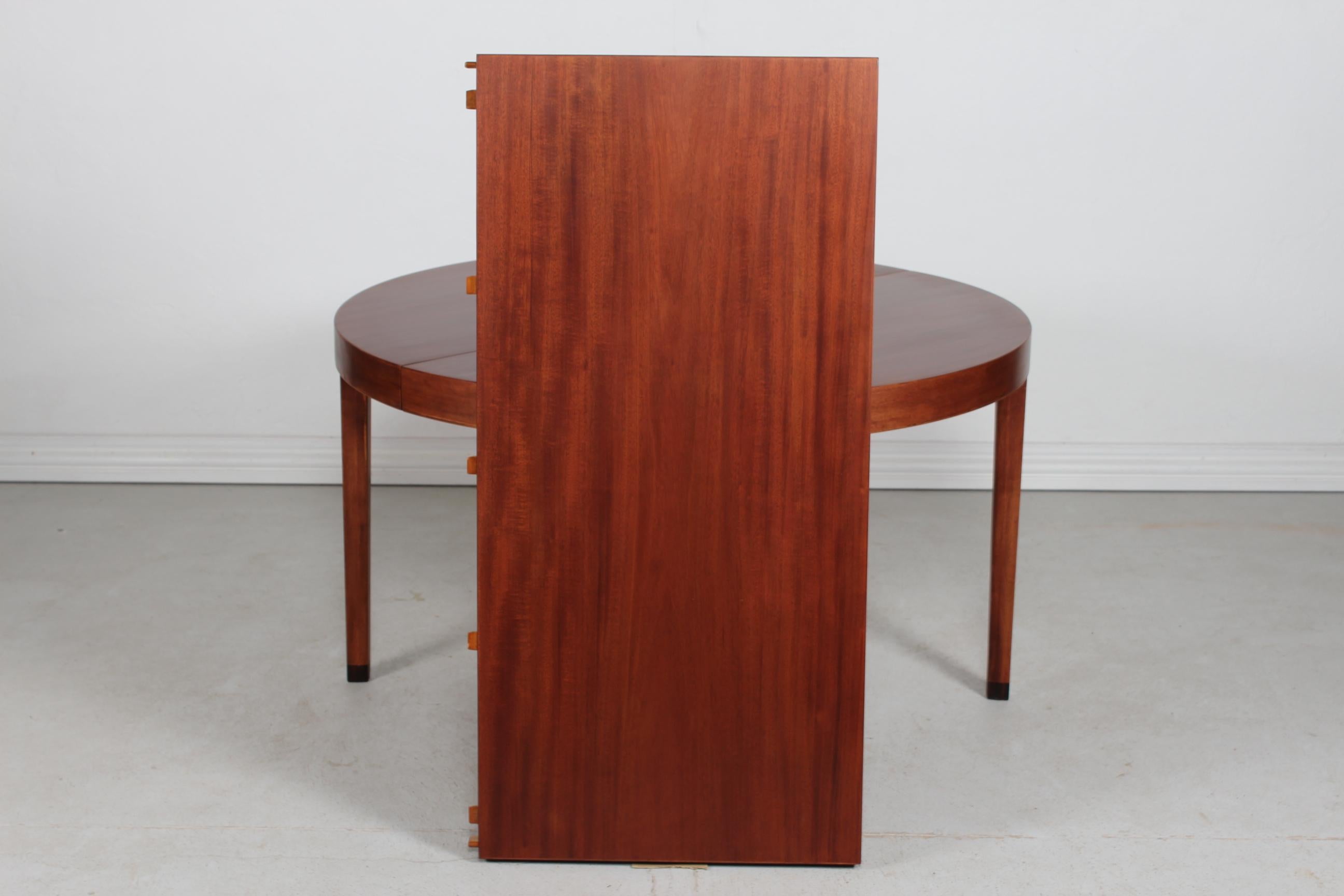 Ole Wanscher Large Round Dining Table of Mahogany Made by A. J. Iversen Denmark For Sale 9