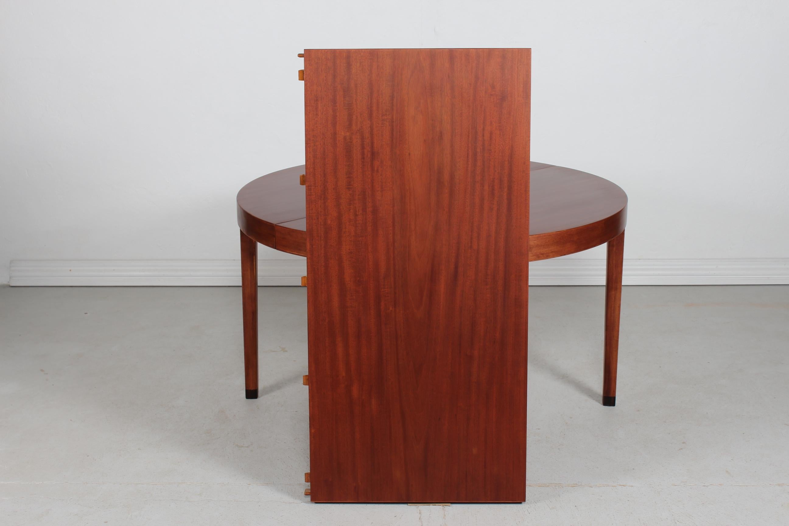 Ole Wanscher Large Round Dining Table of Mahogany Made by A. J. Iversen Denmark For Sale 10