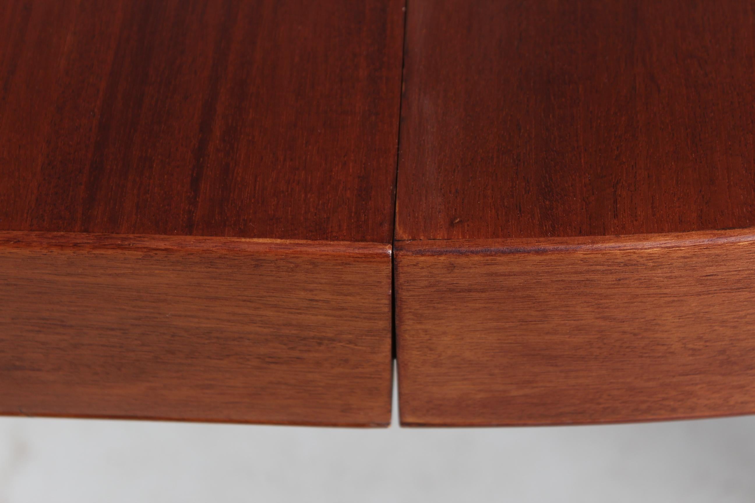 Ole Wanscher Large Round Dining Table of Mahogany Made by A. J. Iversen Denmark For Sale 1