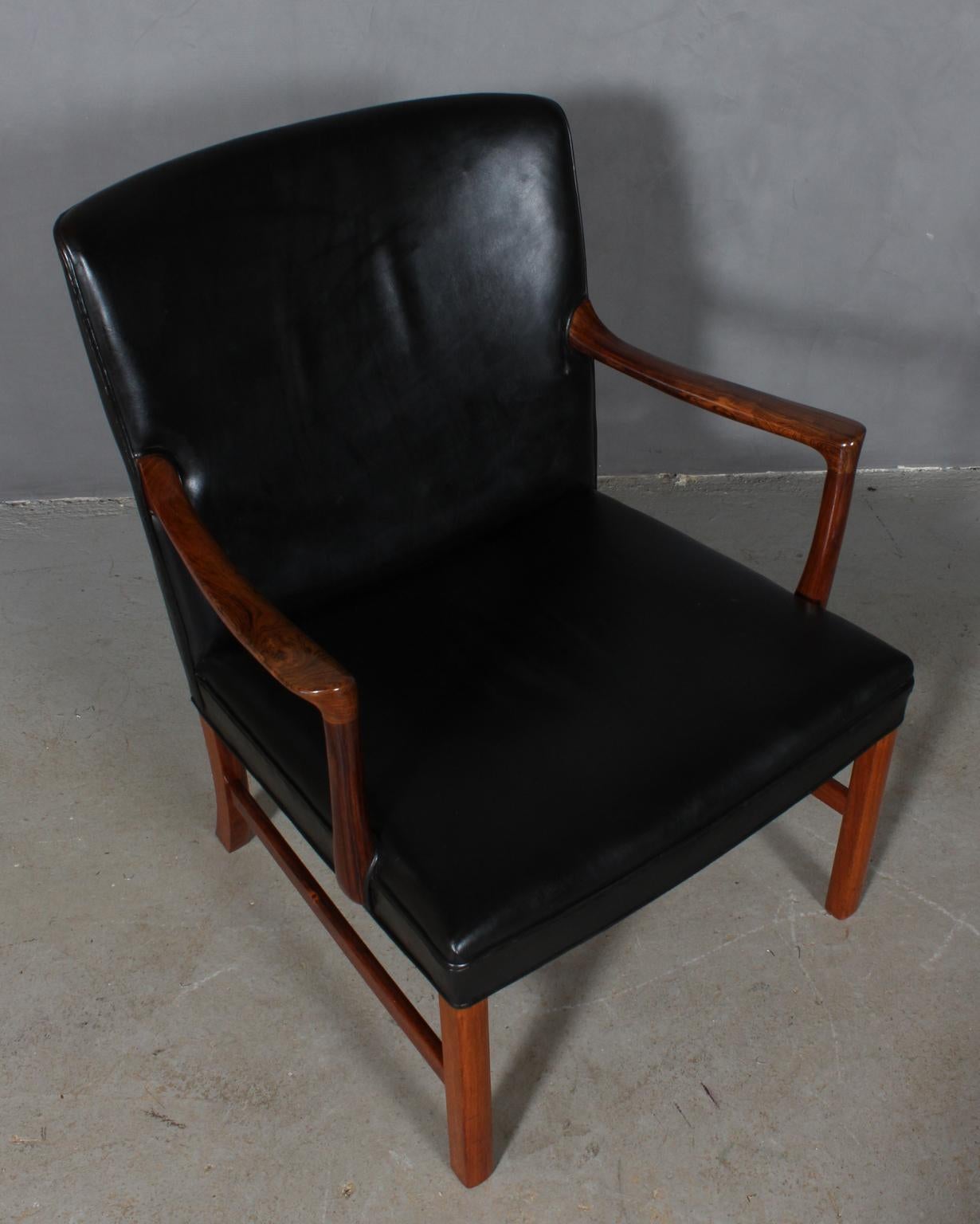 Ole Wanscher lounge chair in original black leather.

Frame of rosewood.

Made by A. J. Iversen.

 