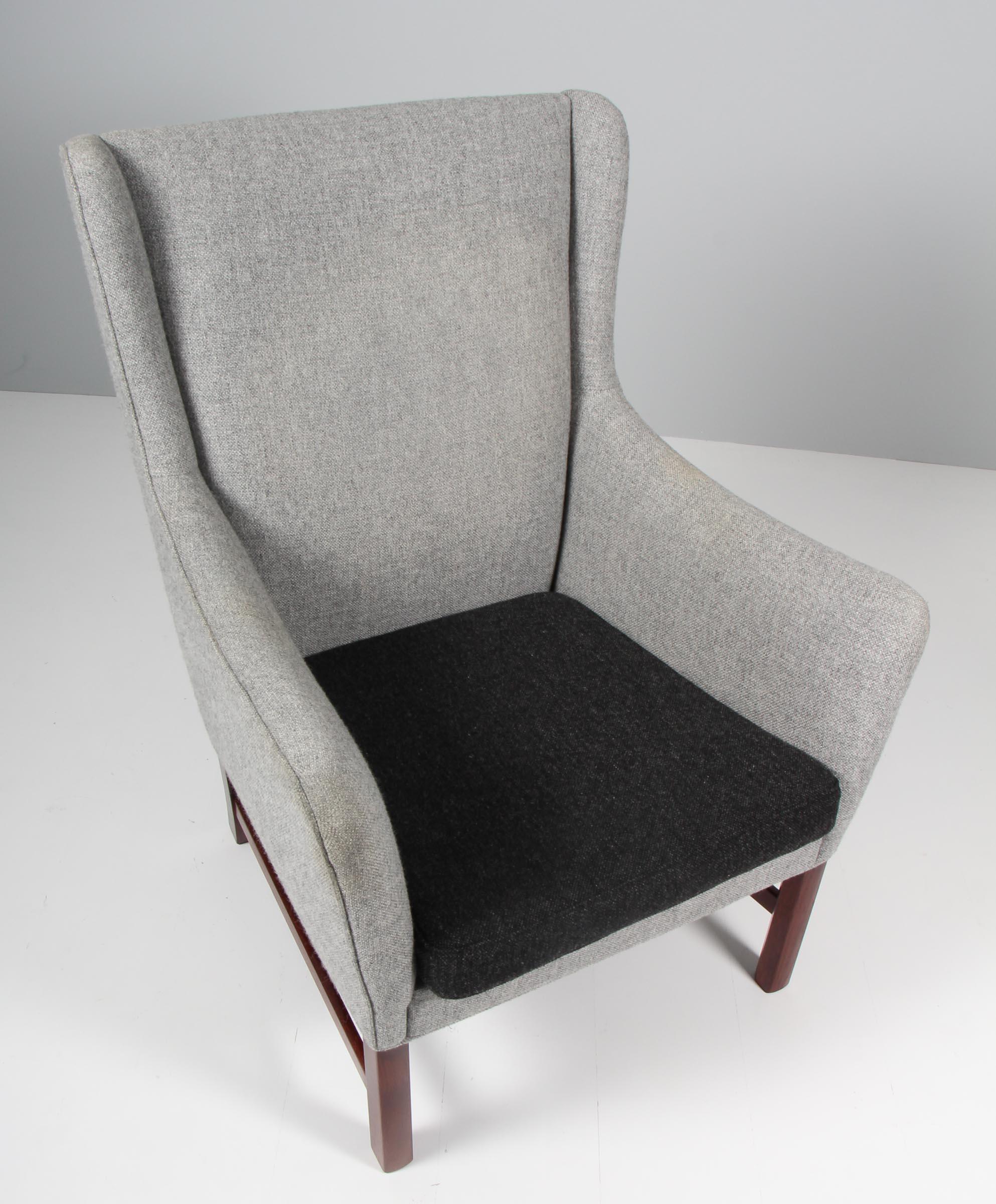 Ole Wanscher lounge chair with gret hallingdal wool from Kvadrat, new upholstered cushion with darker tone Hallingdal from Kvadrat.

Legs in stained oak. 

Model PJ60, by Poul Jeppesen.