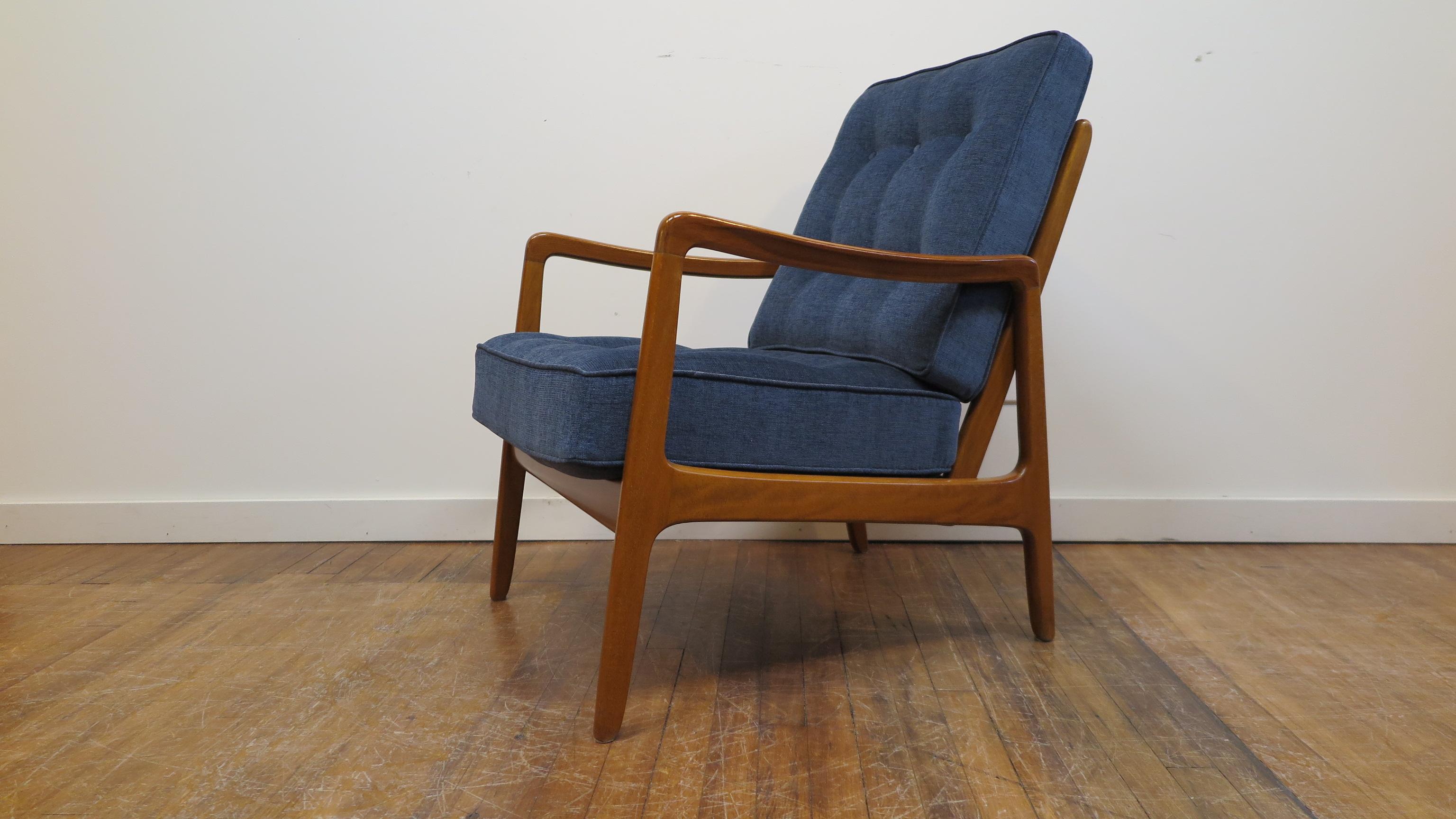 Ole Wanscher lounge chair FD109 France & Daverkosen. An iconic design, this particular chair is of early production period between 1952-56. The original spring marshal units that make up the seat and back rest have been restored and maintained. So