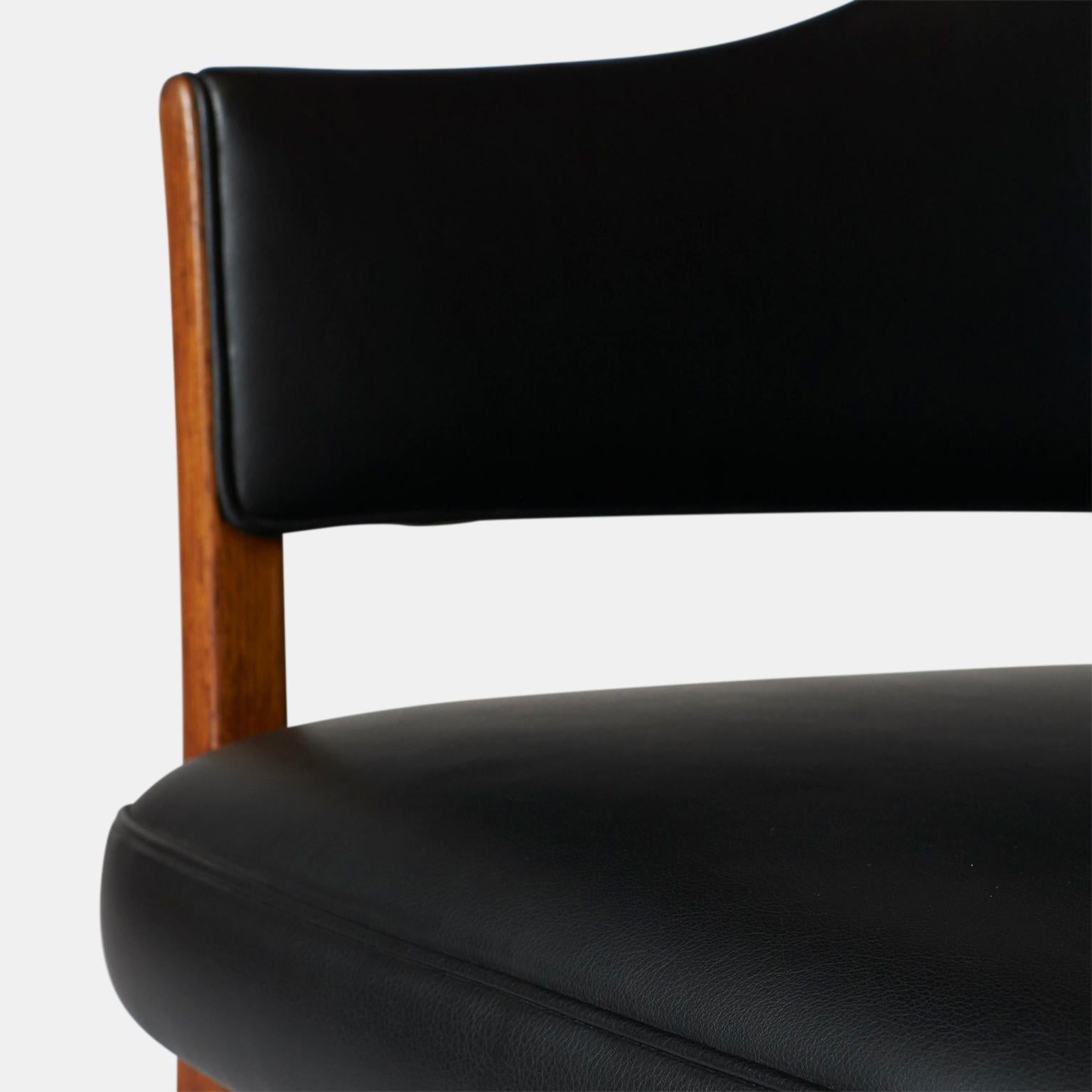 Scandinavian Modern Ole Wanscher Lounge Chair For Sale