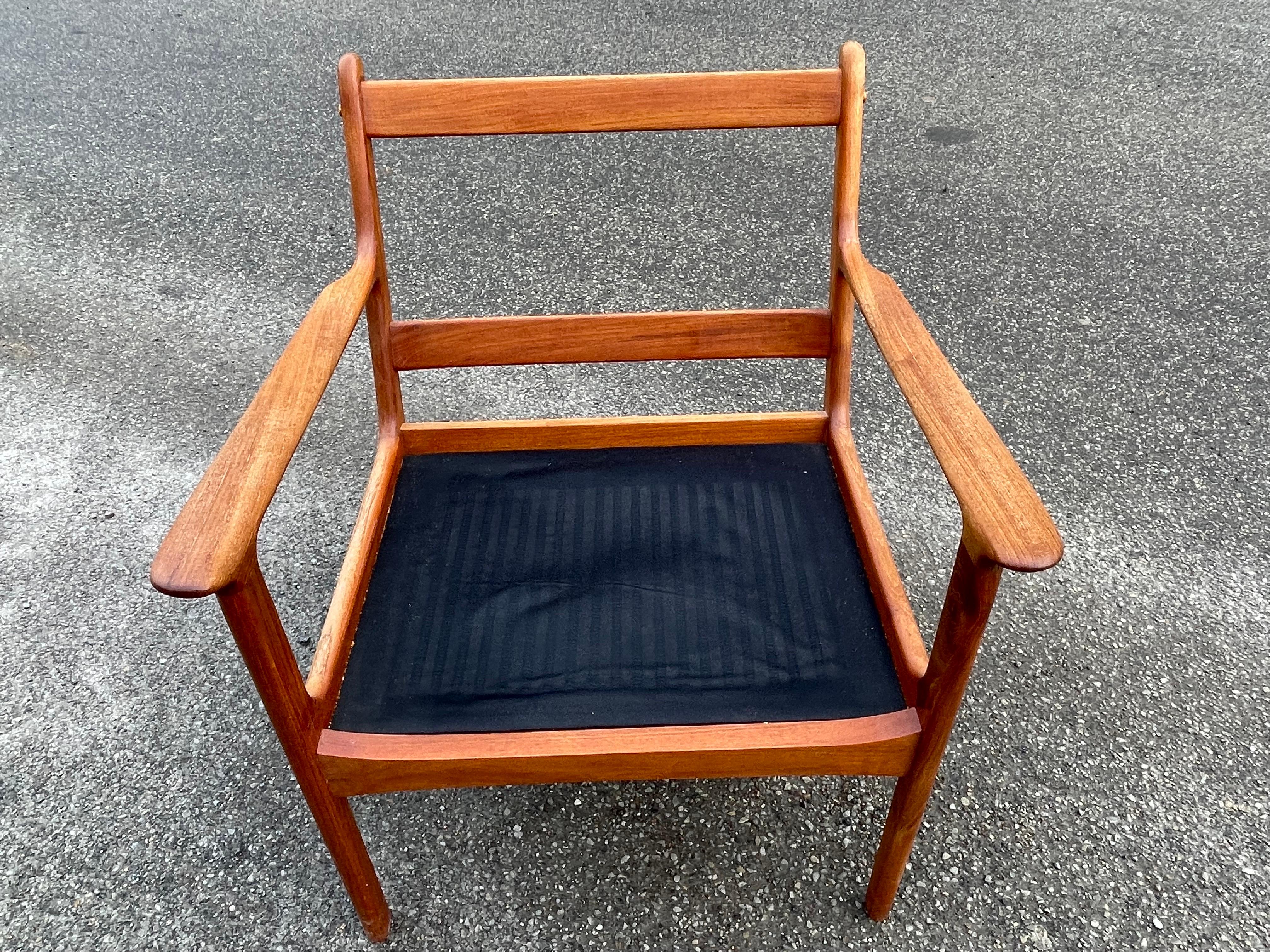 Mid-Century Modern Ole Wanscher Lounge Chair in Teak For Sale