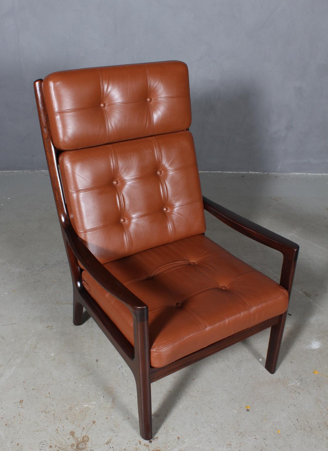 Ole Wanscher lounge upholstered with original leather with buttons.

Made of solid mahogany.

Model senator, made by Cado.