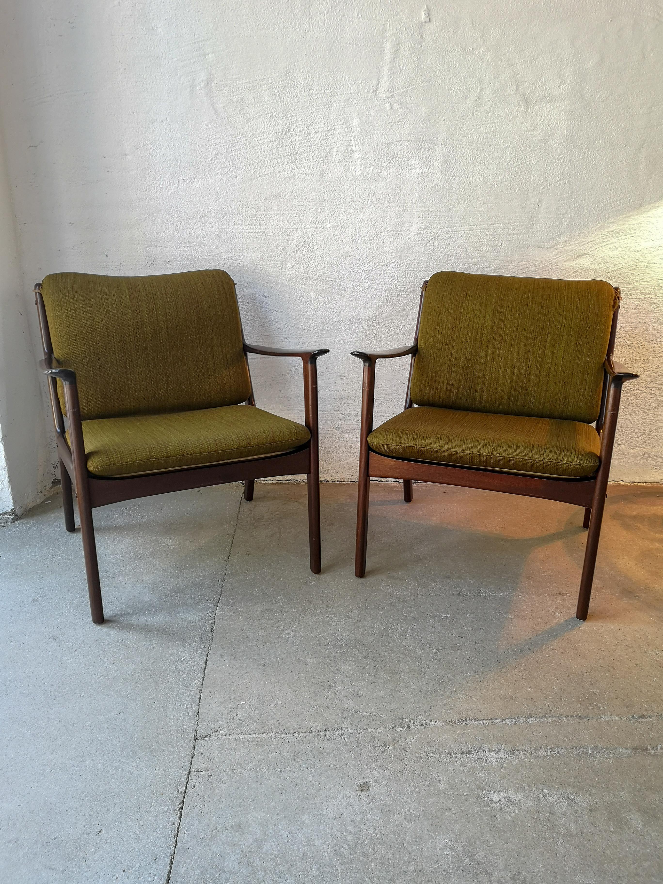 Ole Wanscher lounge chair made of massive mahogany.

Model PJ 112, made by Poul Jeppeson. 

If wanted the fabric can be changed from the original one. 

Condition , overall good condition, marks on the front of the legs and fabric open right