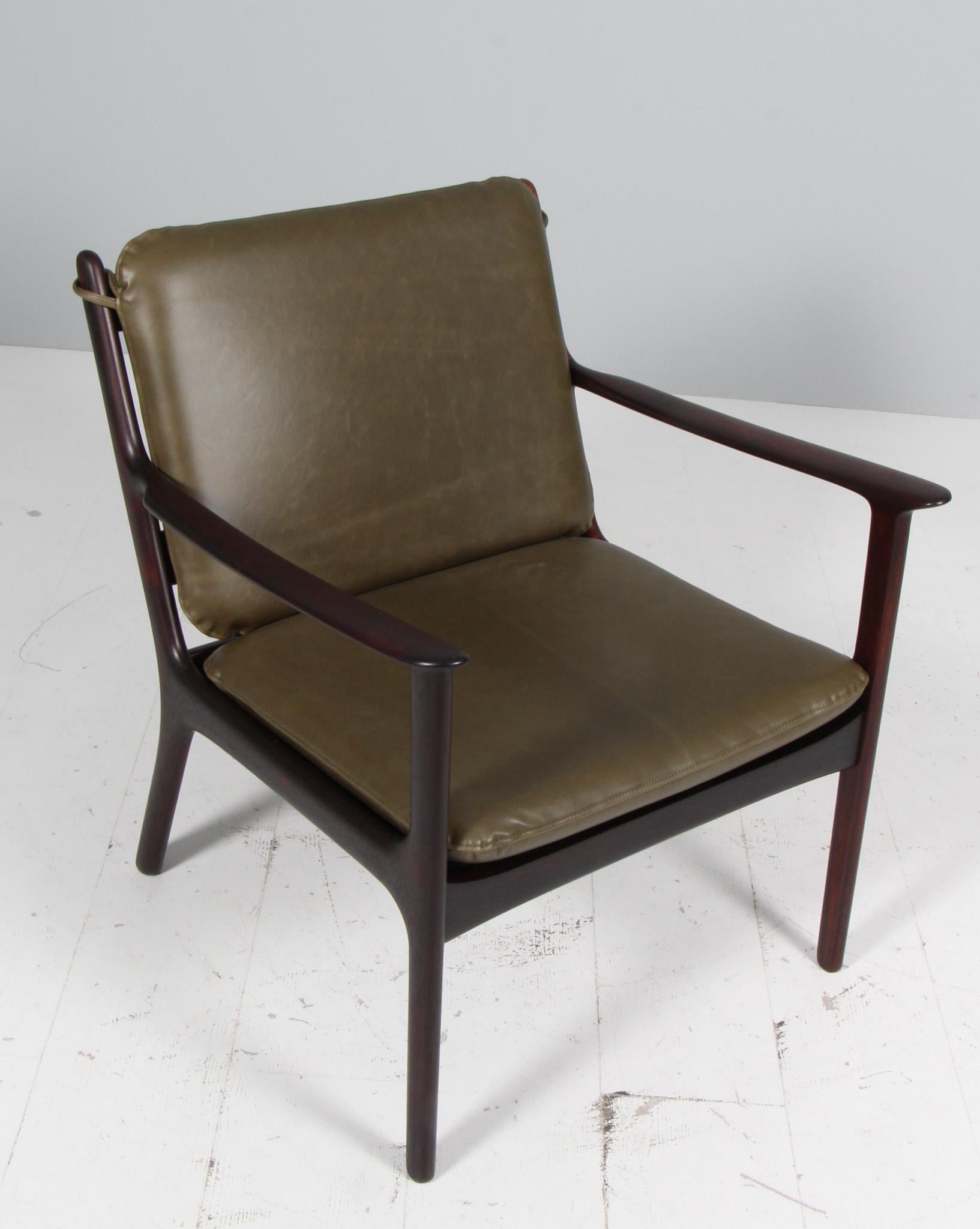 Ole Wanscher lounge chair new upholstered in green full grain leather.

Made of solid rosewood

Model PJ 112, made by Poul Jeppesen.

Price per chair

 