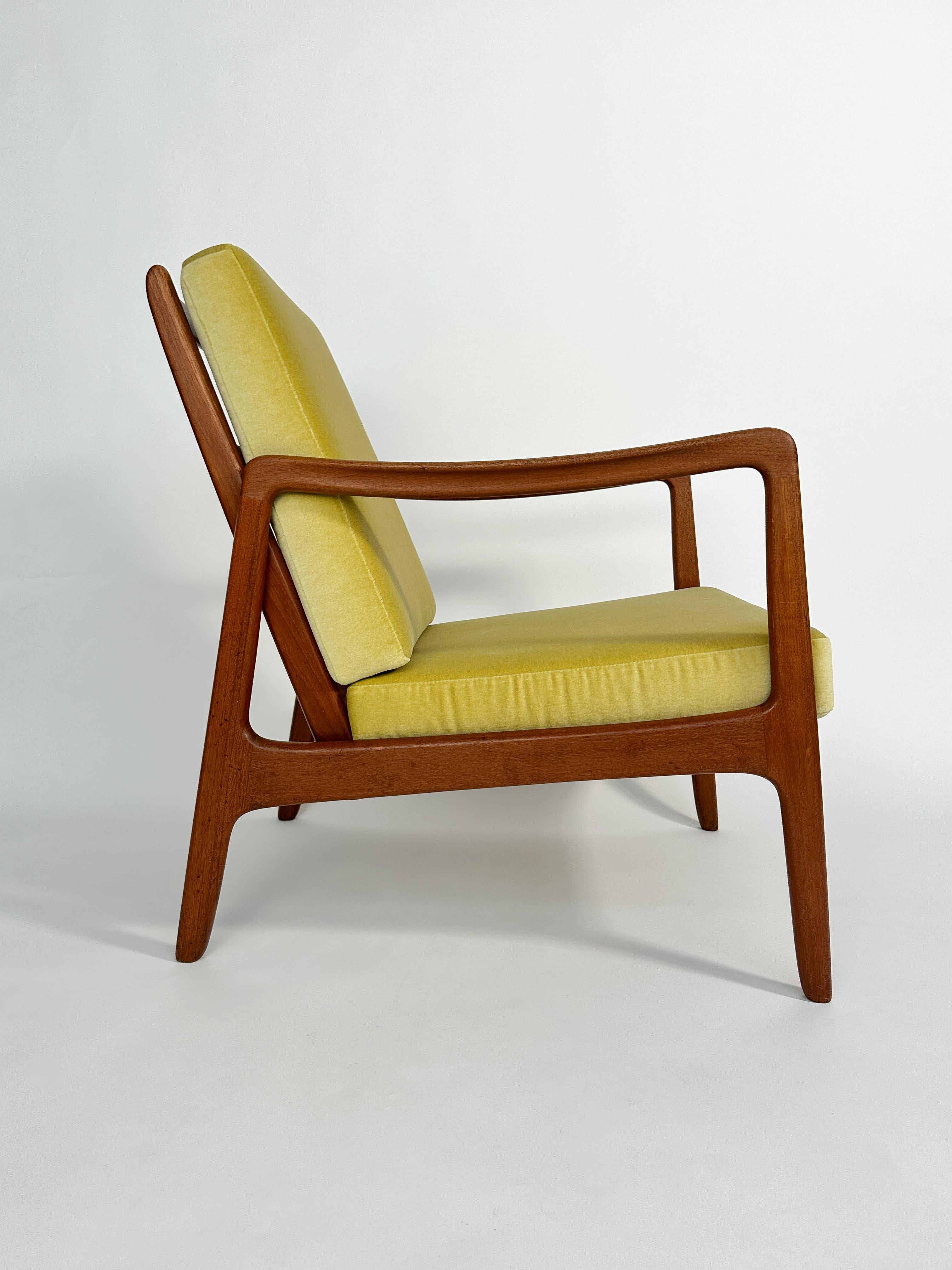 Ole Wanscher Lounge Chair Teak France & Daverkosen Denmark Dedar Velvet 1950s (Skandinavische Moderne) im Angebot