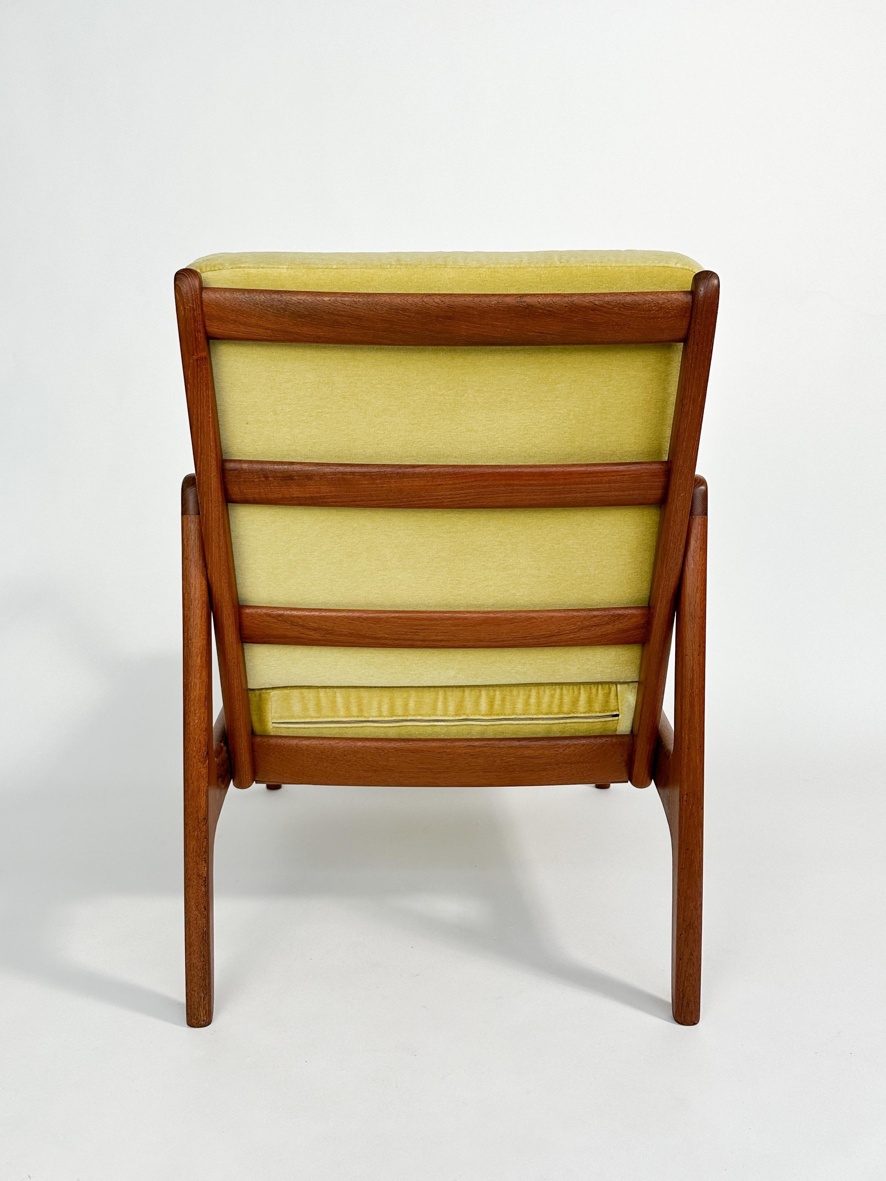Ole Wanscher Lounge Chair Teak France & Daverkosen Denmark Dedar Velvet 1950s (Dänisch) im Angebot