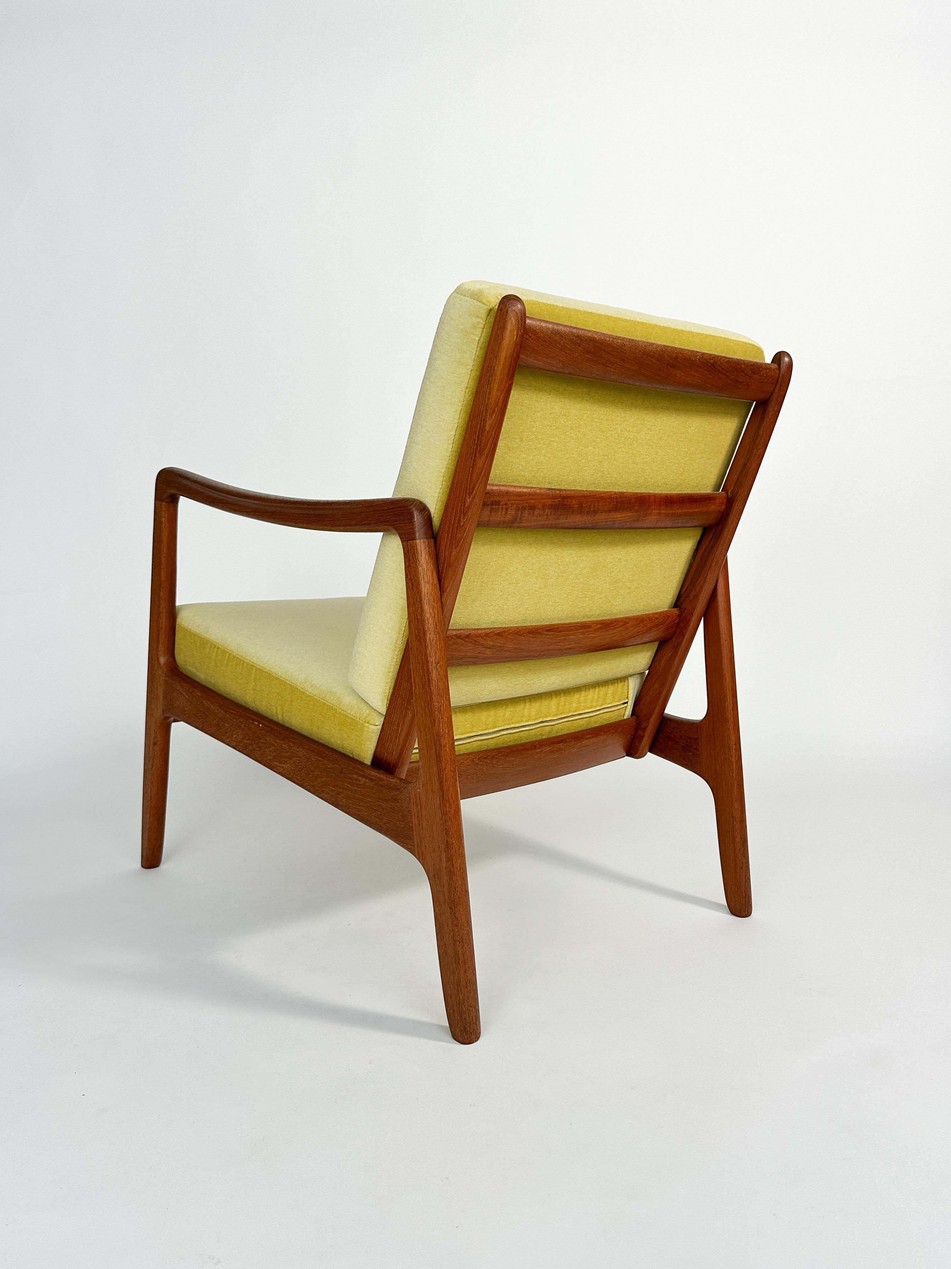 Ole Wanscher Lounge Chair Teak France & Daverkosen Denmark Dedar Velvet 1950s (Handgefertigt) im Angebot
