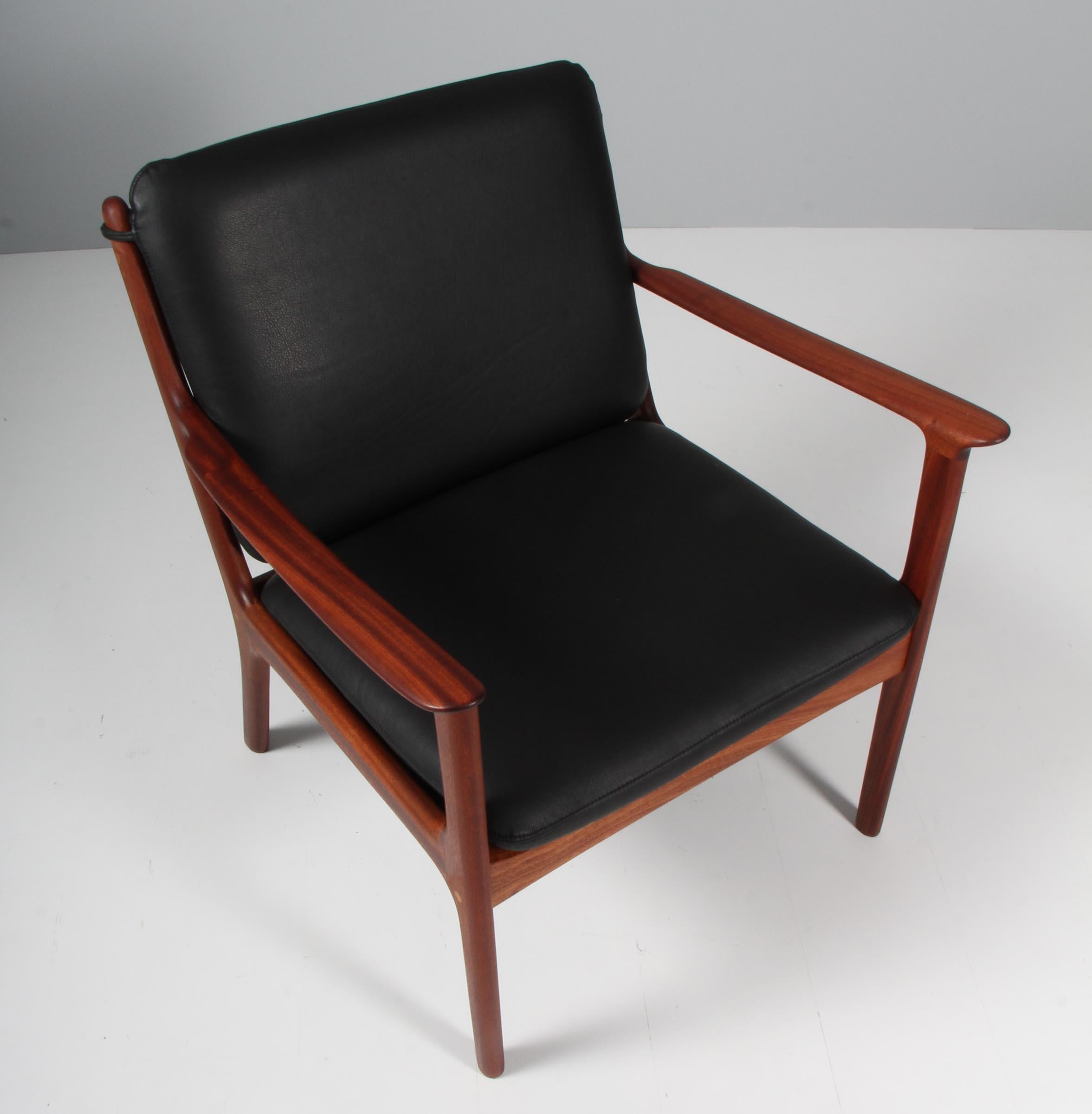 Les fauteuils de salon Ole Wanscher sont neufs et recouverts de cuir aniline noir. 

Fabriqué en acajou massif huilé.

Modèle PJ 112, fabriqué par Poul Jeppesen.

  