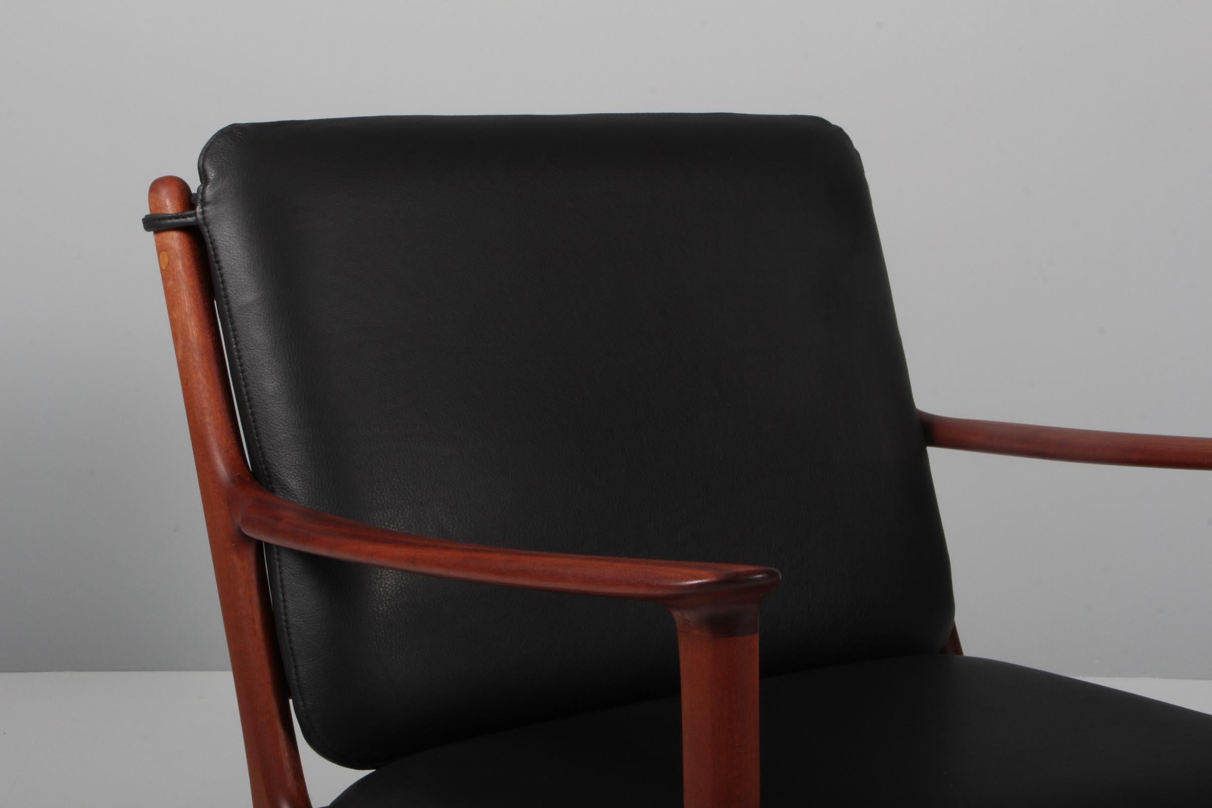 Scandinave moderne Chaises longues Ole Wanscher:: modèle PJ112:: en cuir aniline noir en vente