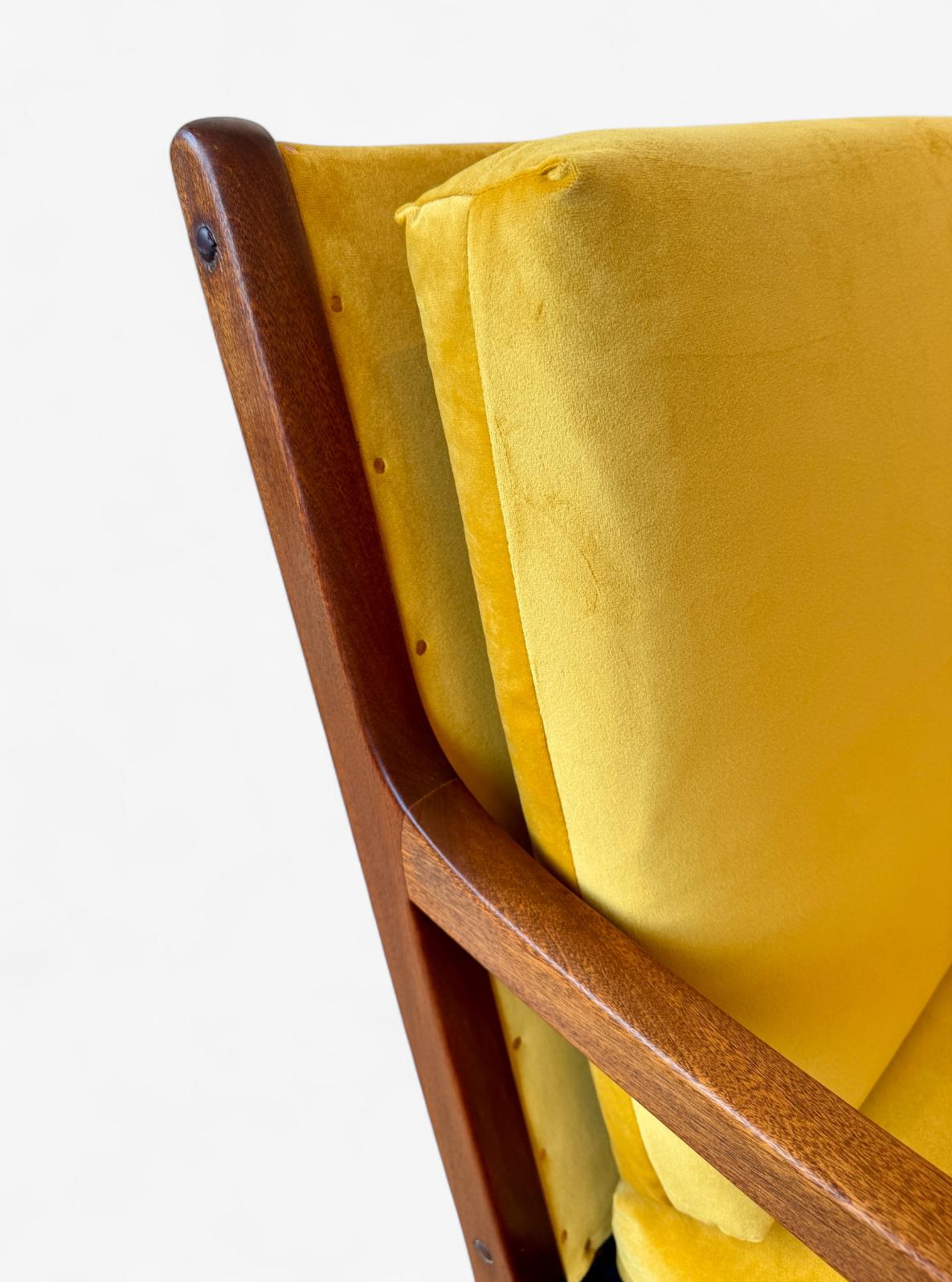 Mid-20th Century Ole Wanscher Mahogany & Mustard Bronze Velour Upholstery Settee, Denmark 1960's For Sale
