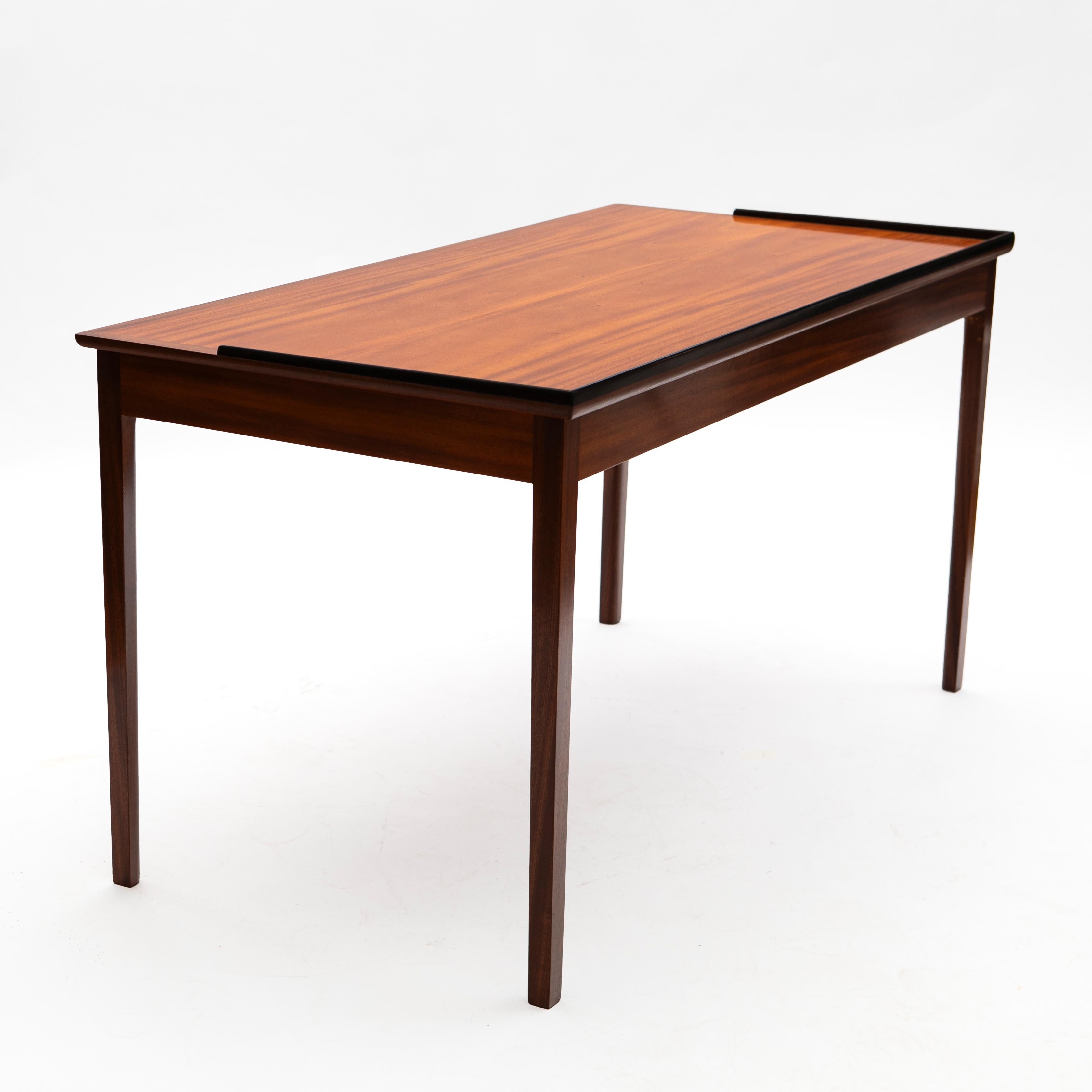Ole Wanscher (Danish architect-designer) 1903-1985.
Rare Ole Wanscher desk in mahogany executed by A. J. Iversen, Copenhagen, Denmark, 1940-1950.
Features three drawers (one large and two smaller drawers) with rosewood drawer handles. Good legroom