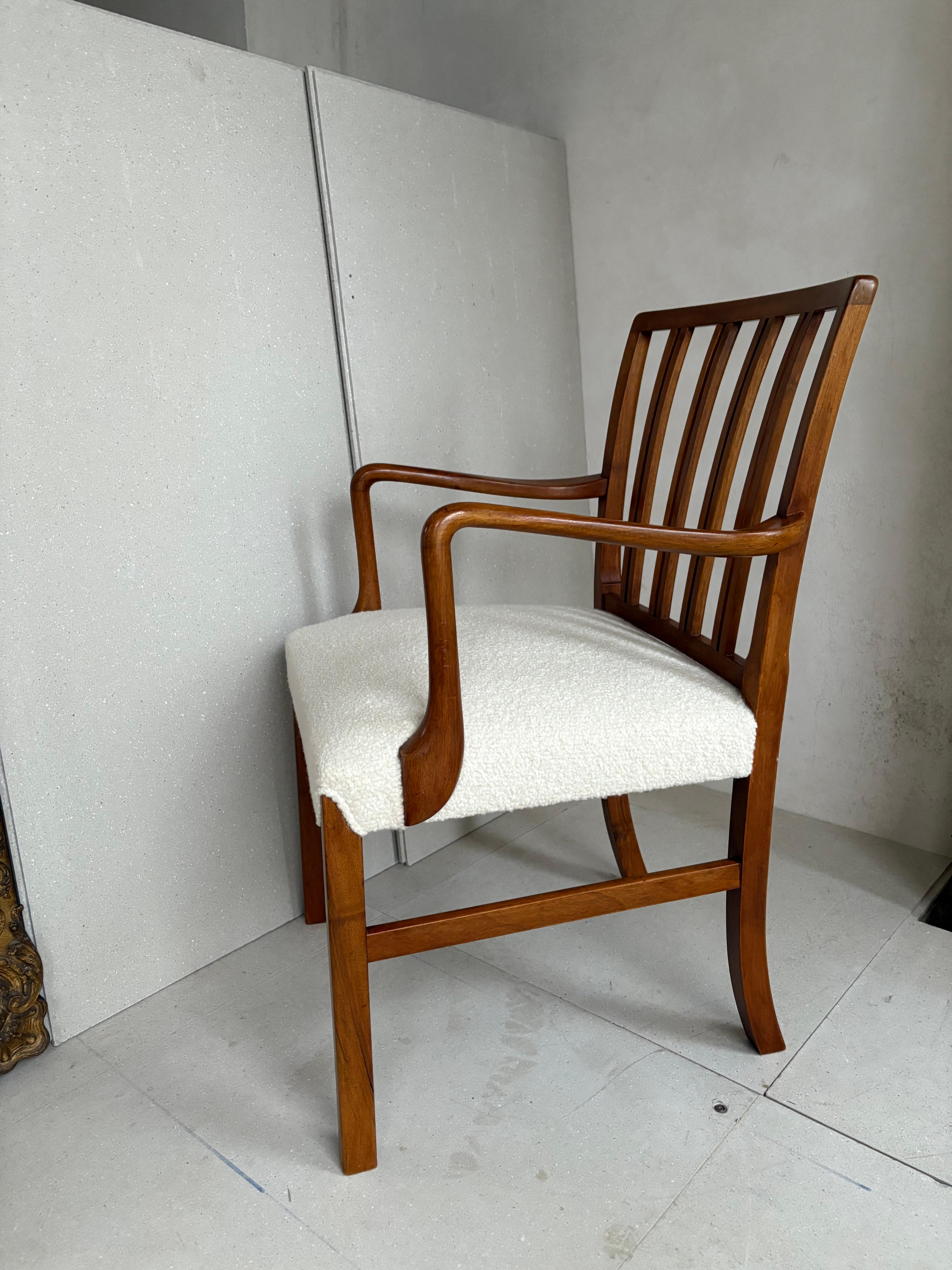 Ole Wanscher Mahagoni-Schreibtisch- oder Esszimmerstuhl mit Armlehnen (Skandinavische Moderne) im Angebot