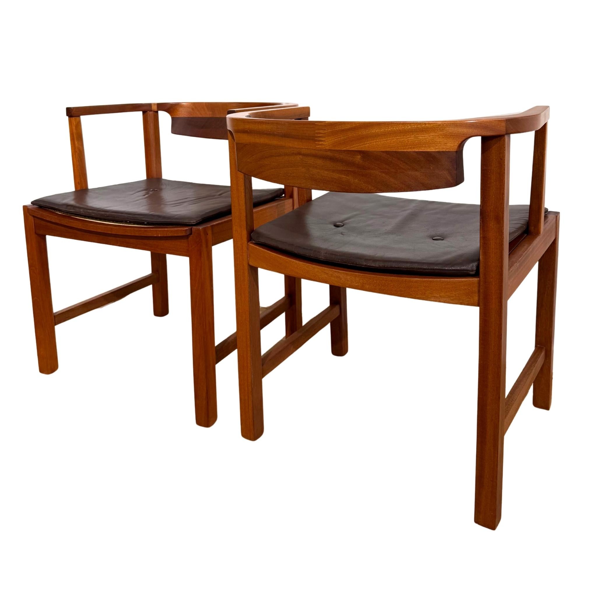 Ole Wanscher Sedie da pranzo in canna e pelle di mogano In condizioni buone in vendita a PARIS, FR